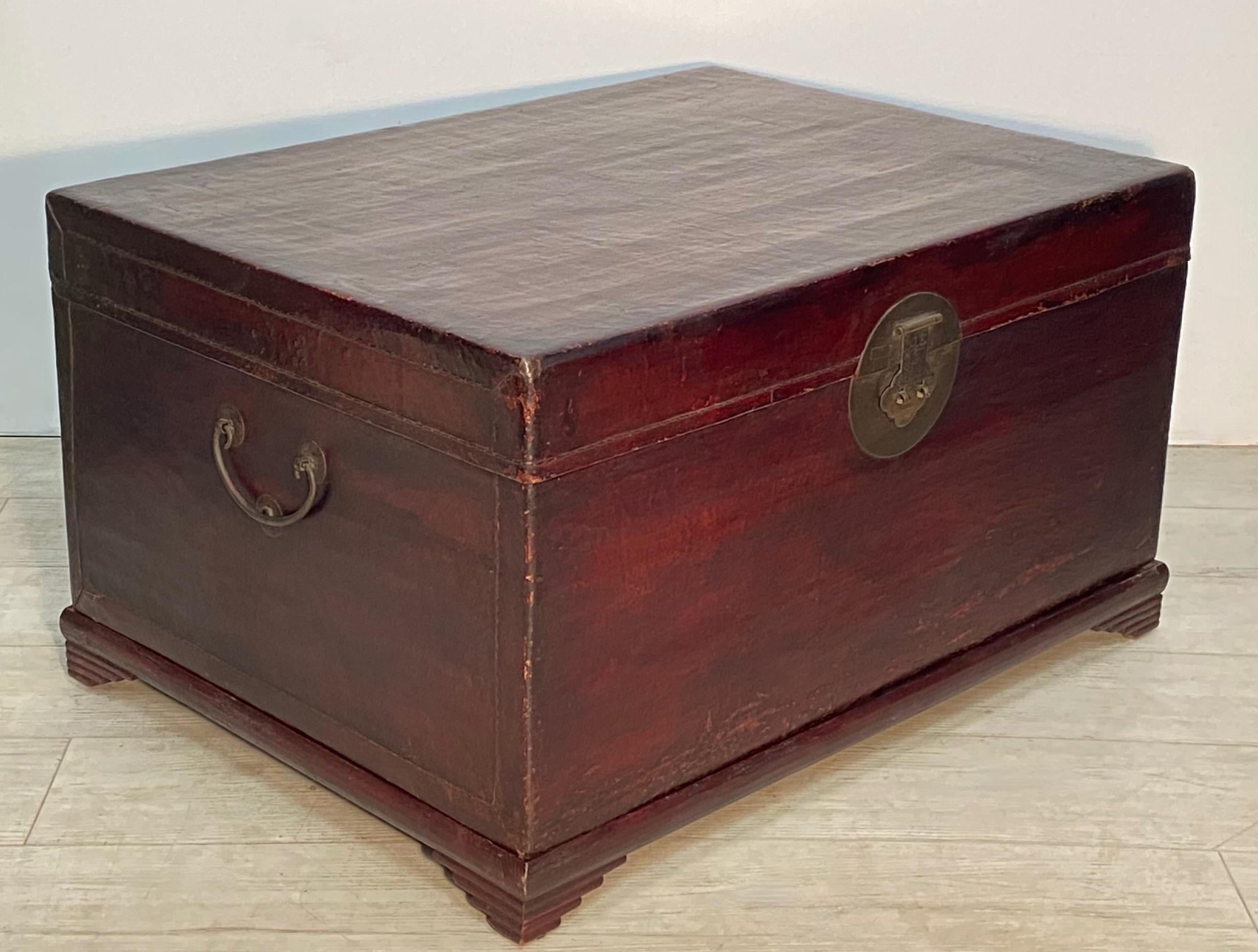 19th Century Chinese Export Leather Trunk on Stand In Good Condition For Sale In San Francisco, CA