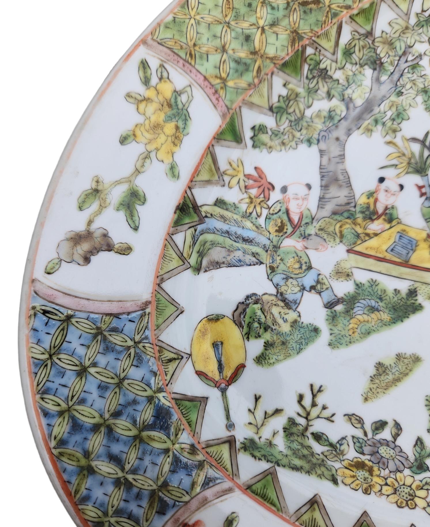 Hand-Painted 19th Century Chinese Export Oval Platter For Sale