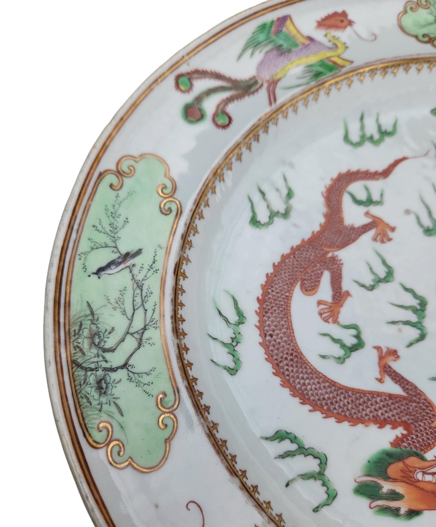 Porcelain 19th Century Chinese Export Oval Platter For Sale
