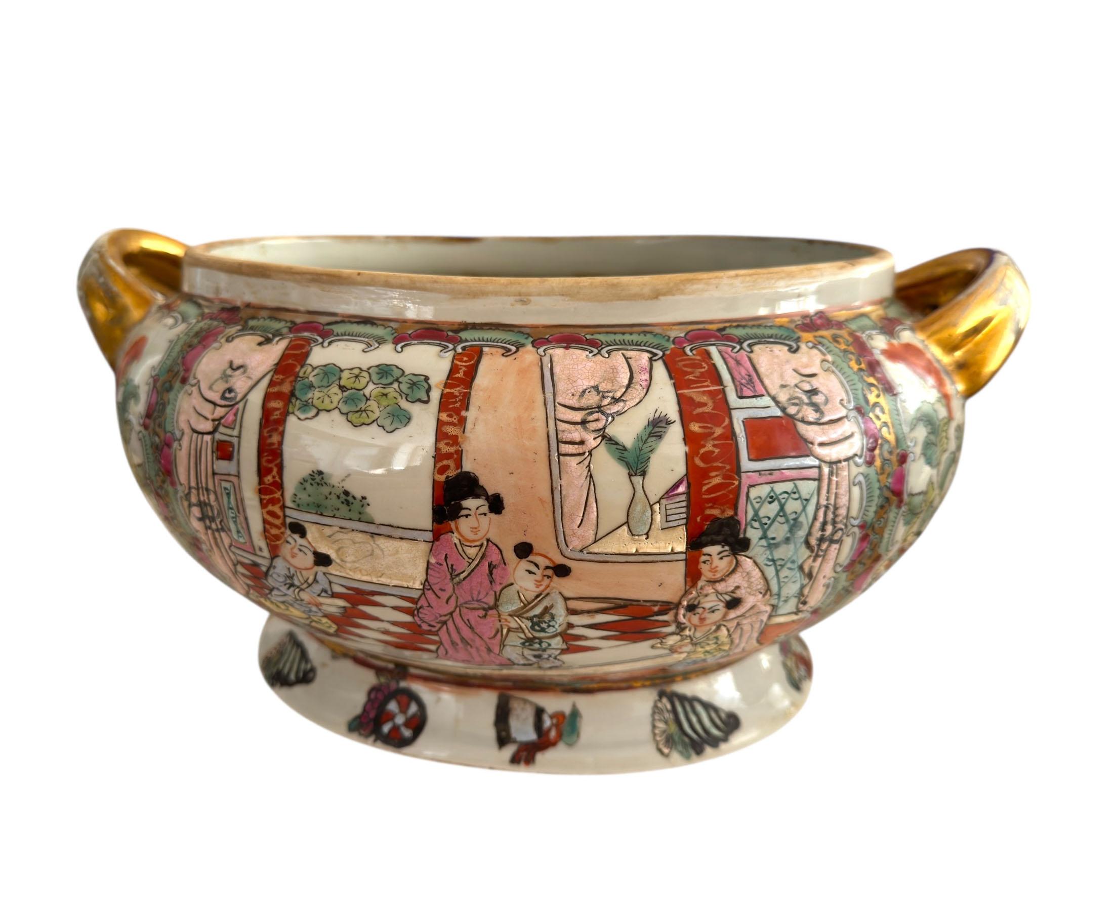 Soupière couverte en porcelaine d'exportation chinoise du 19e siècle en vente 4