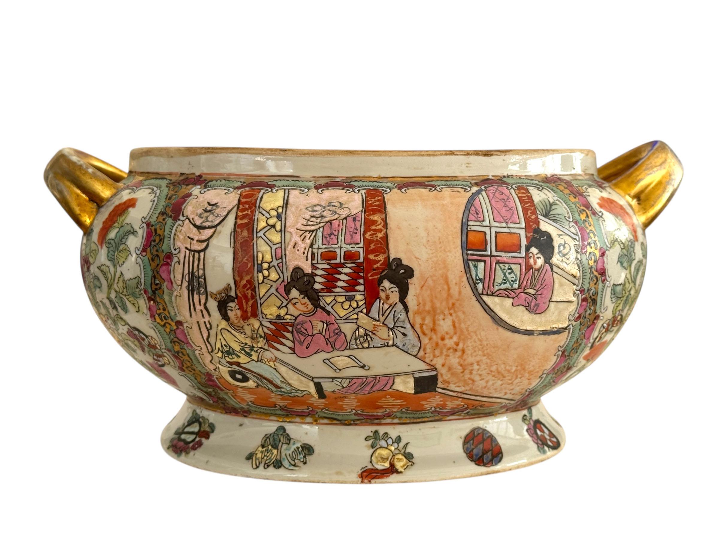 Soupière couverte en porcelaine d'exportation chinoise du 19e siècle en vente 6