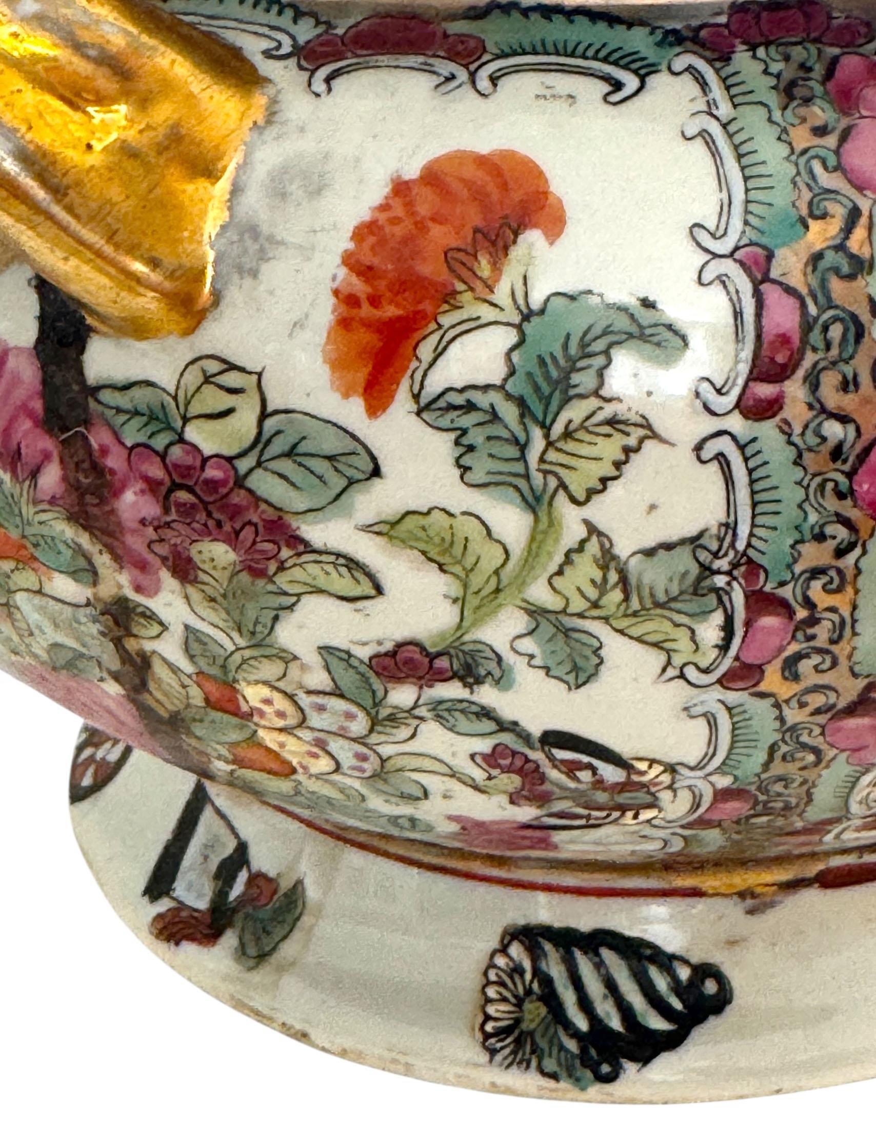 Chinois Soupière couverte en porcelaine d'exportation chinoise du 19e siècle en vente