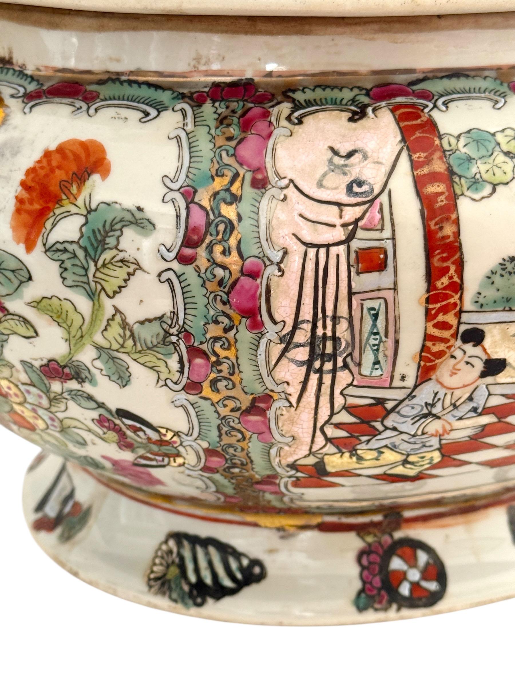Fin du XIXe siècle Soupière couverte en porcelaine d'exportation chinoise du 19e siècle en vente