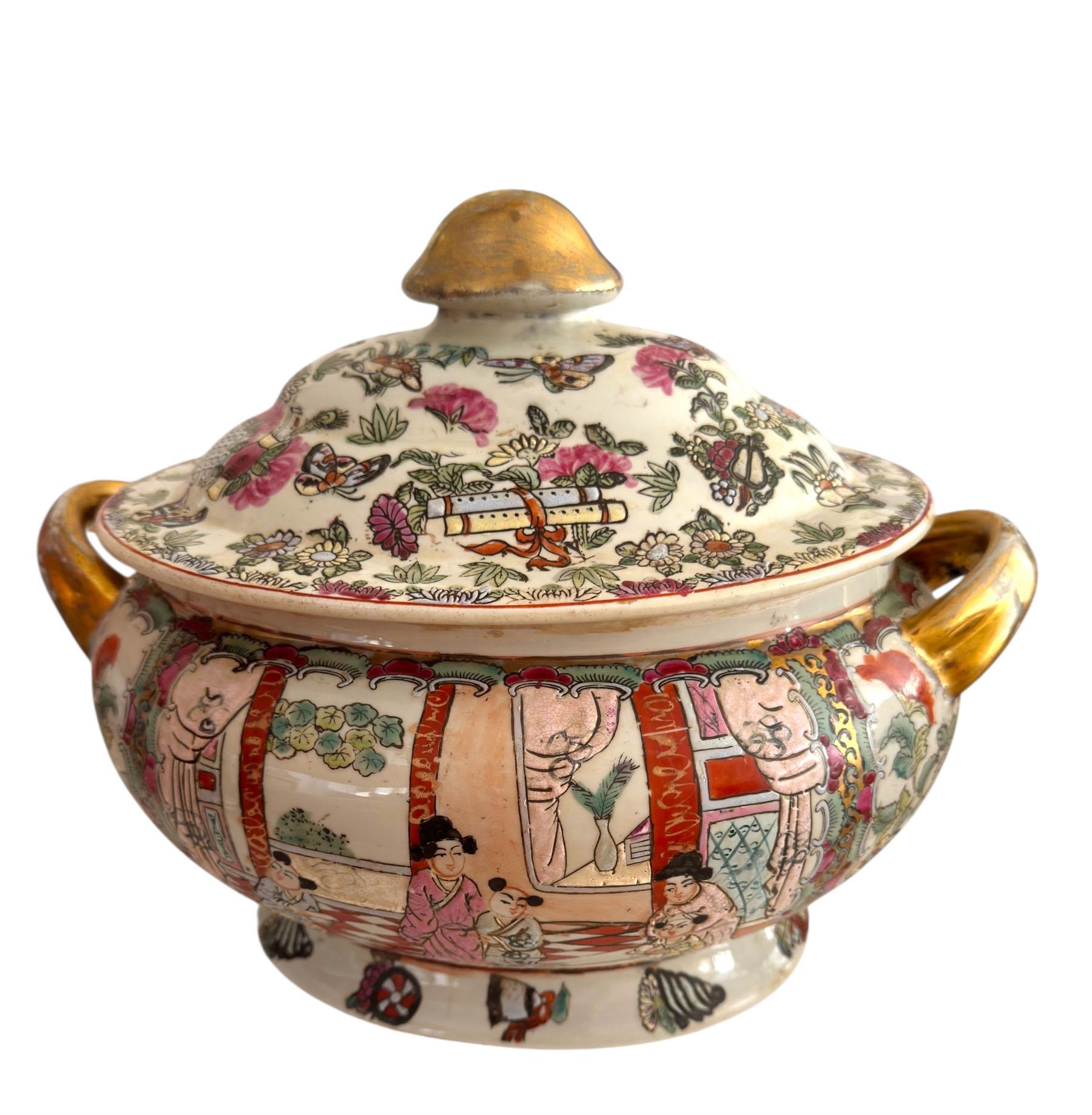 Céramique Soupière couverte en porcelaine d'exportation chinoise du 19e siècle en vente