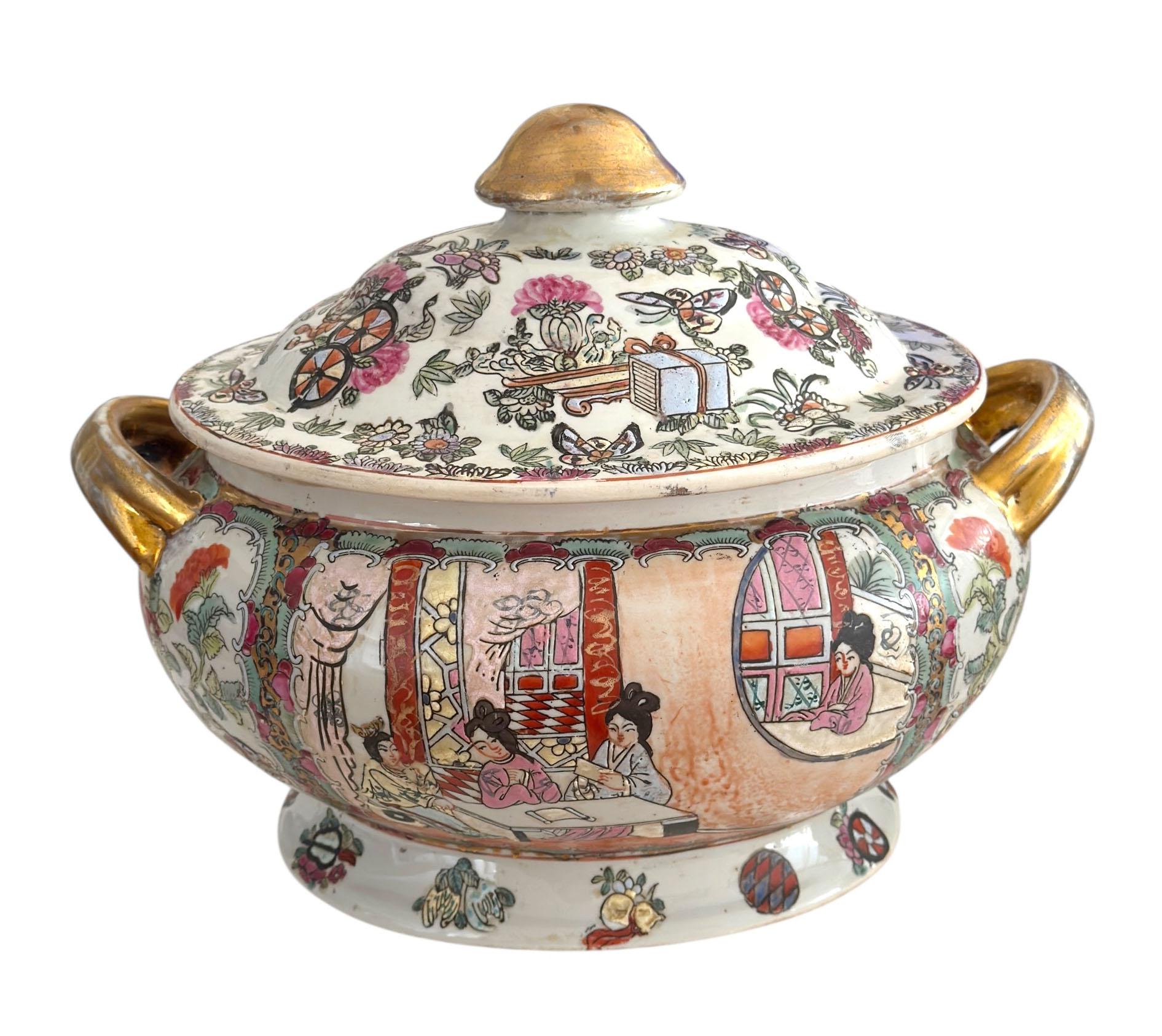 Soupière couverte en porcelaine d'exportation chinoise du 19e siècle en vente 2