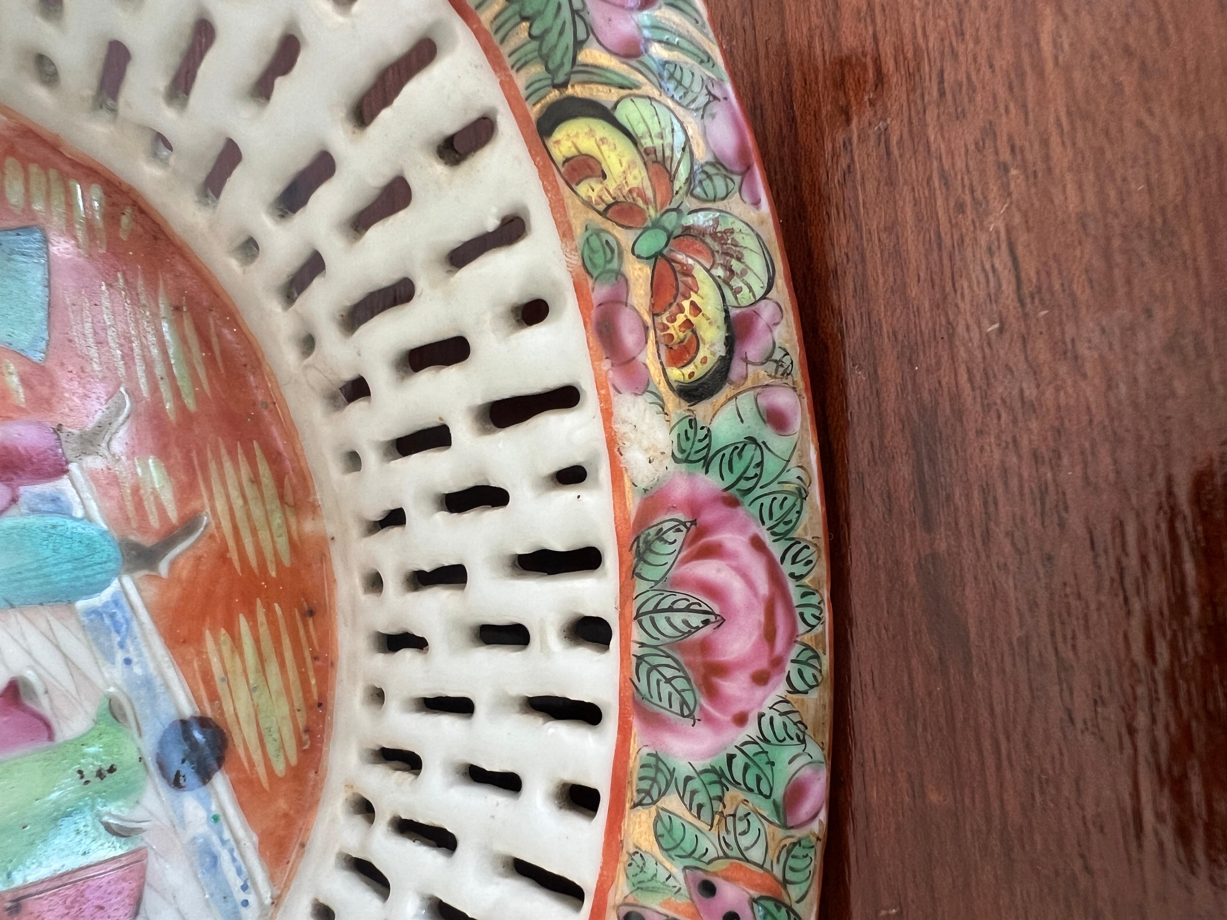 19th Century, Chinese Export Porcelain Famille Rose Medallion Chestnut Basket For Sale 4