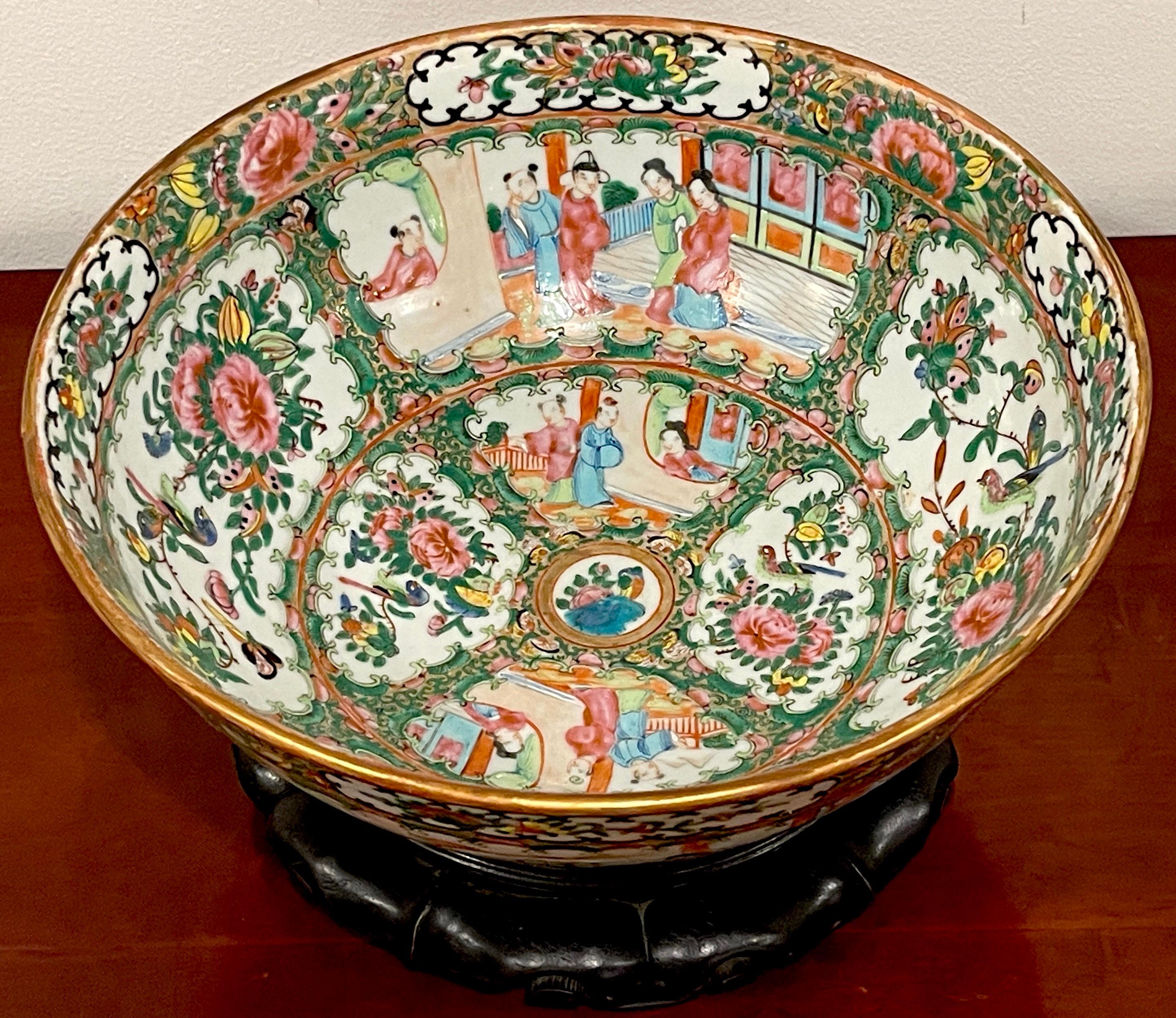 19th Century Chinese Export Rose Medallion Bowl & Hardwood Stand In Good Condition For Sale In West Palm Beach, FL