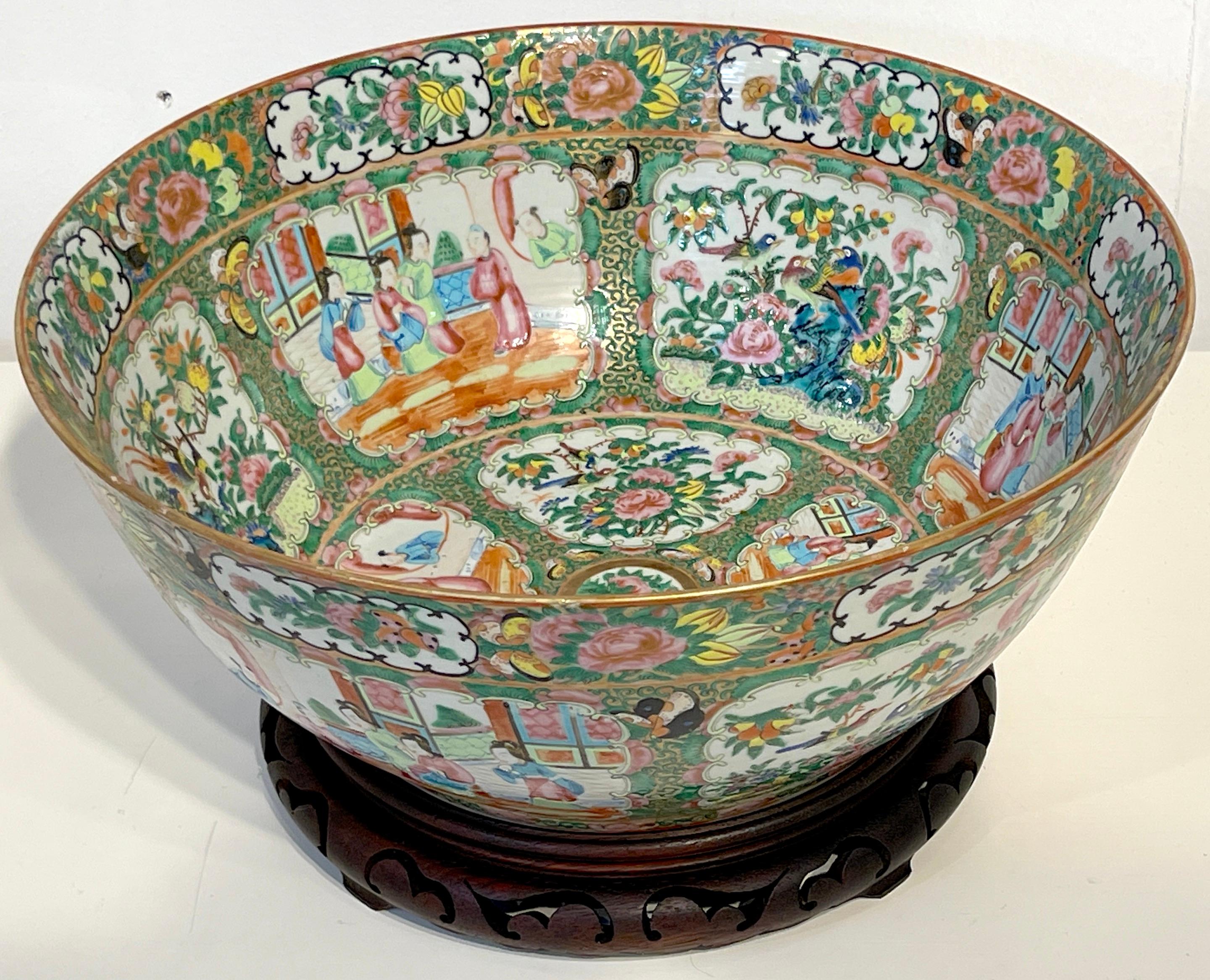 19th Century Chinese Export Rose Medallion Punch Bowl, with Stand In Good Condition In West Palm Beach, FL