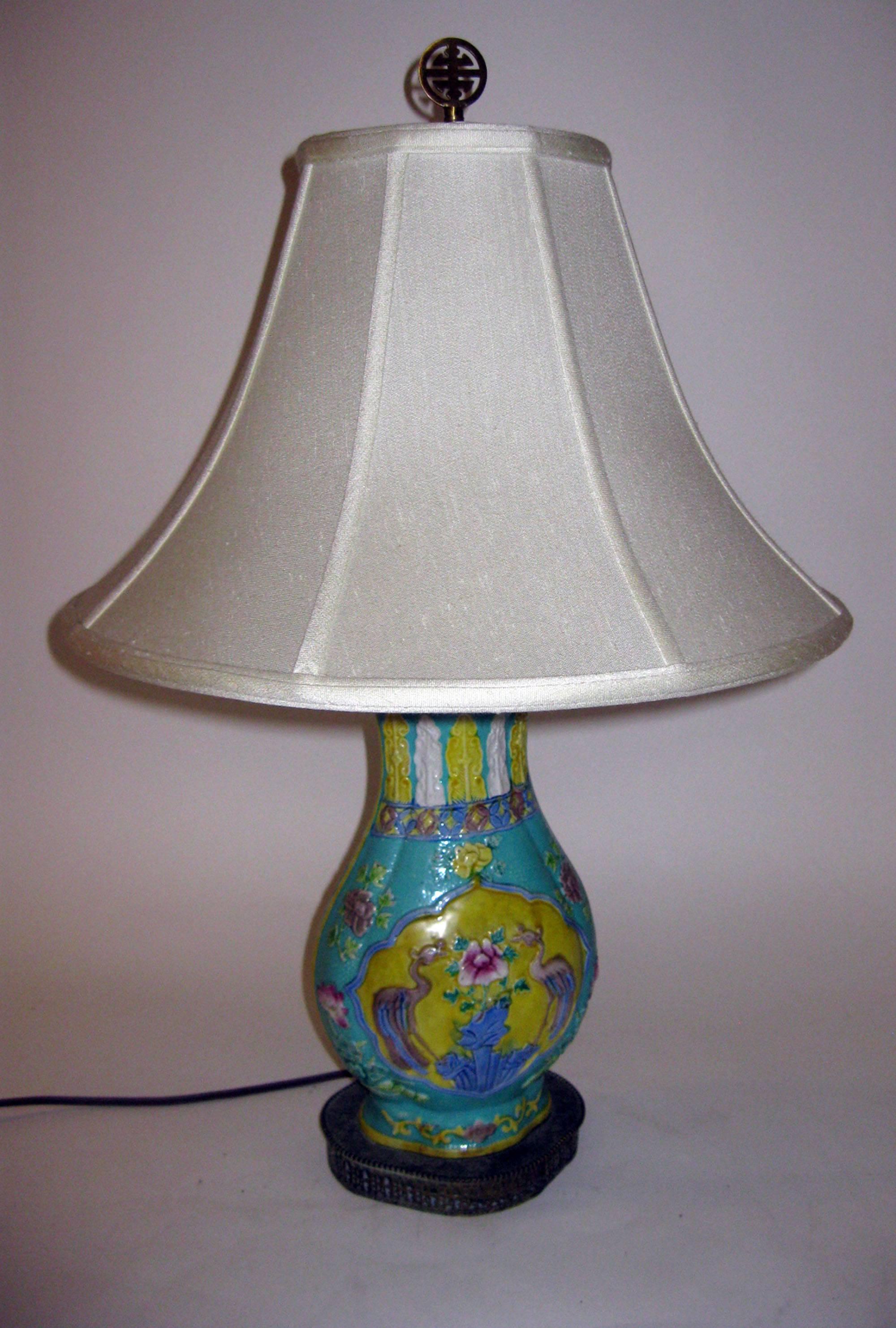 Lampe de bureau d'exportation chinoise du XIXe siècle avec vase en forme de grue royale en vente 2