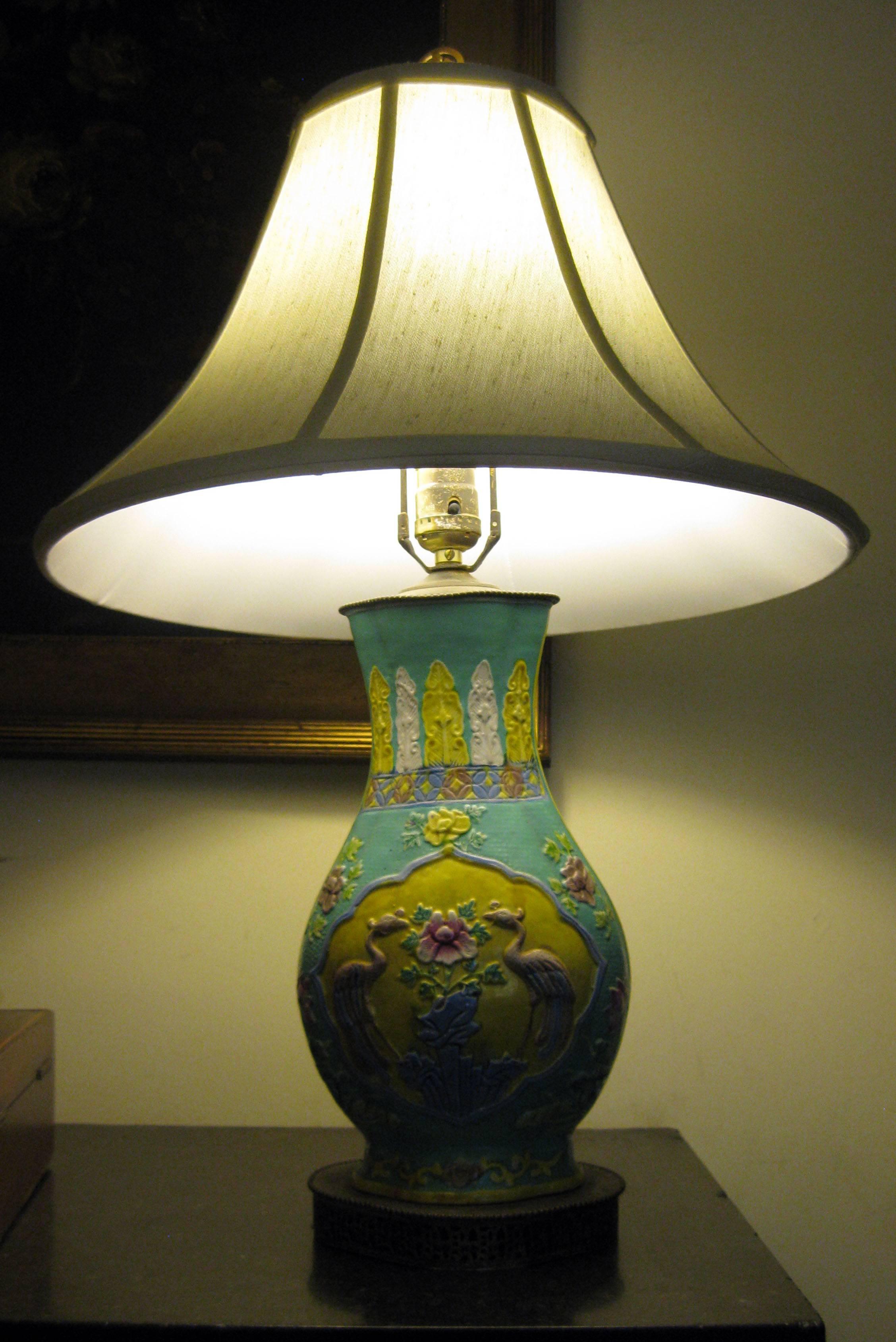 Céramique Lampe de bureau d'exportation chinoise du XIXe siècle avec vase en forme de grue royale en vente