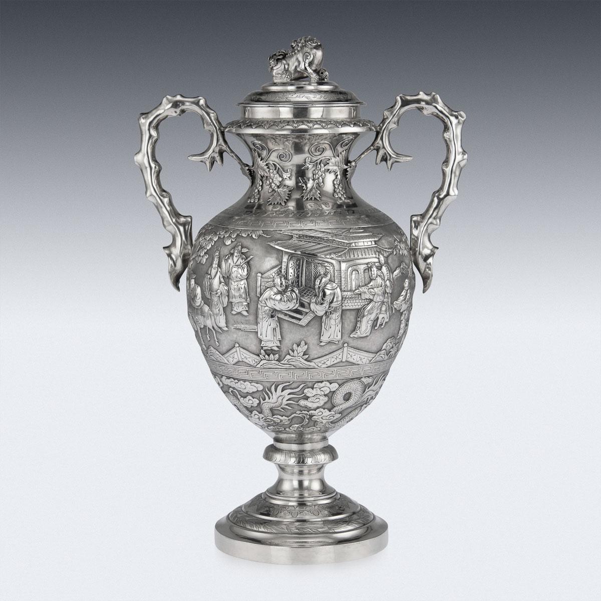 Exportation chinoise Coupe et couvercle à deux anses en argent d'exportation chinois du XIXe siècle, Luen Wo, vers 1880 en vente