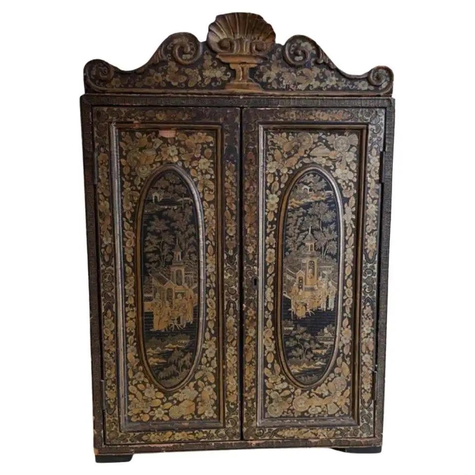 Chinese Export Table Cabinet, 19th Century, having a gilded cornice surmounted by a carved shell over double doors that open to reveal five wide drawers. 
