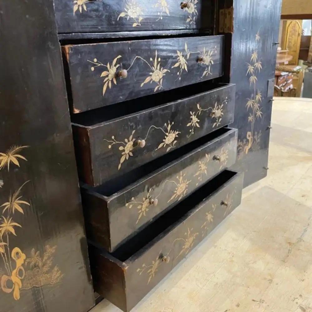 Giltwood 19th Century Chinese Export Table Cabinet For Sale