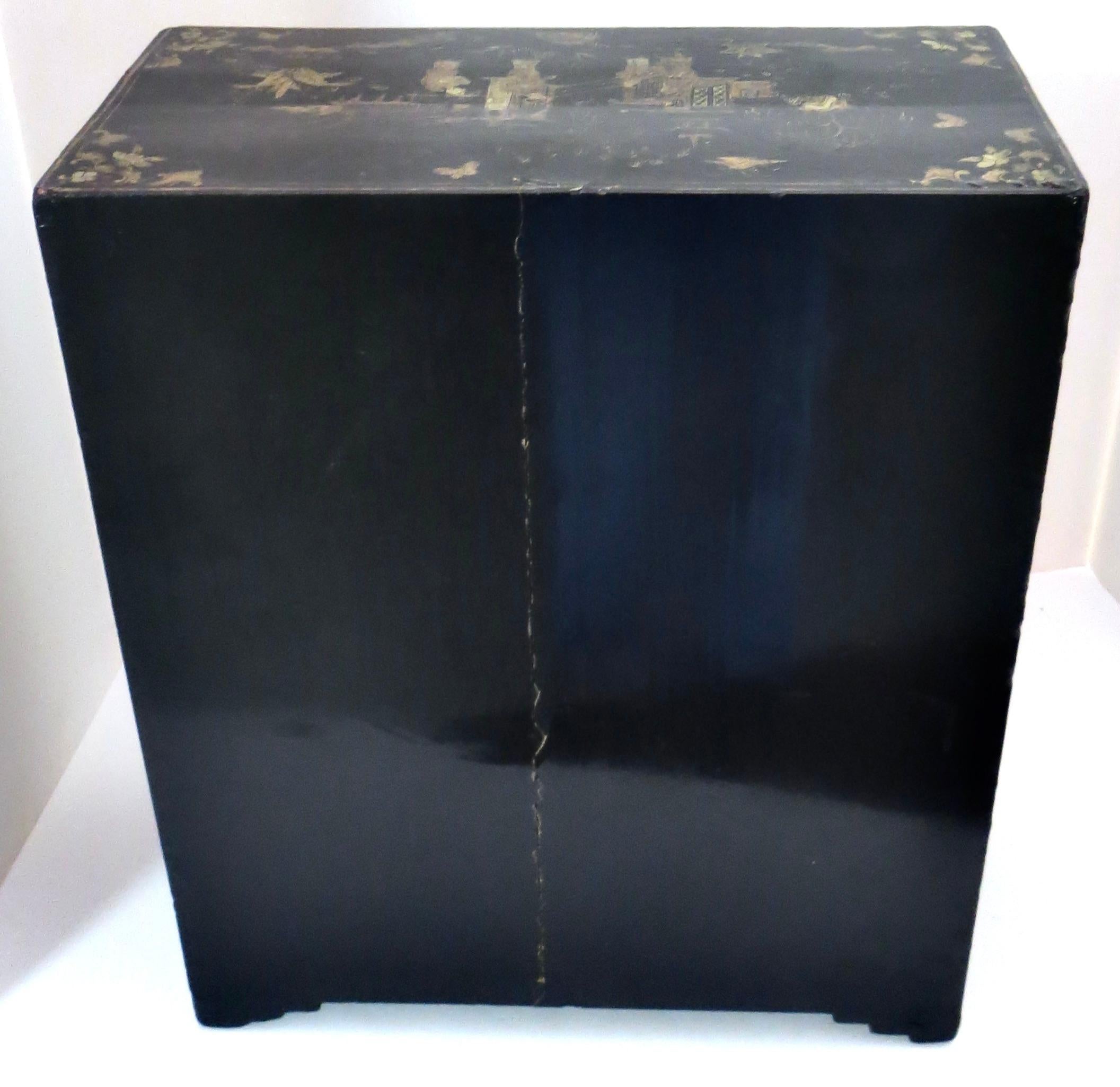 19th Century Chinese Export Table Top Black Lacquer Jewelry/Valuables Cabinet In Good Condition For Sale In Incline Village, NV