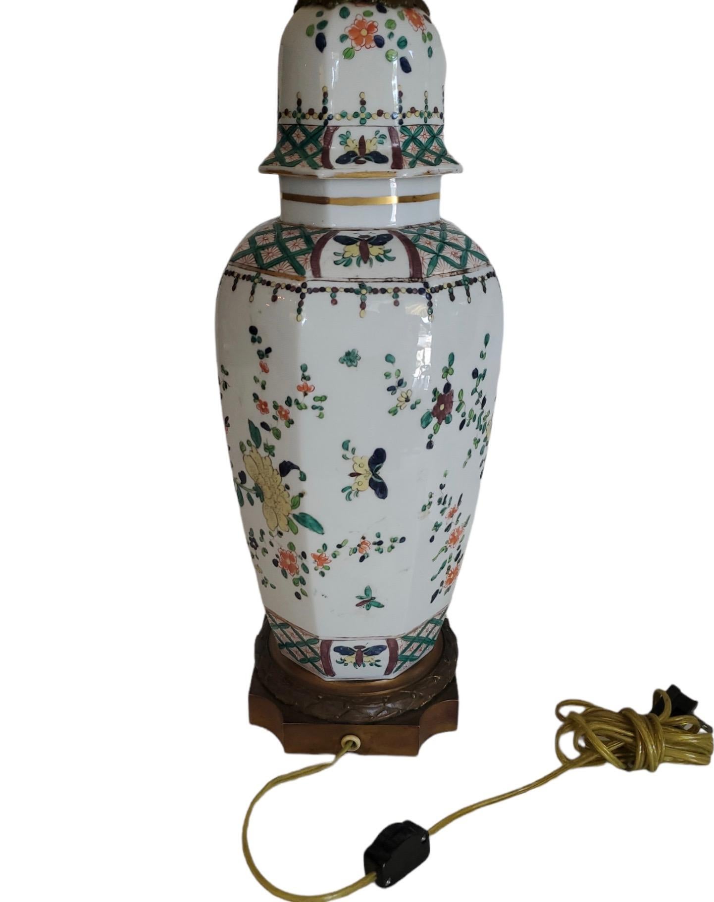 Fait main Lampe urne d'exportation chinoise du XIXe siècle en vente