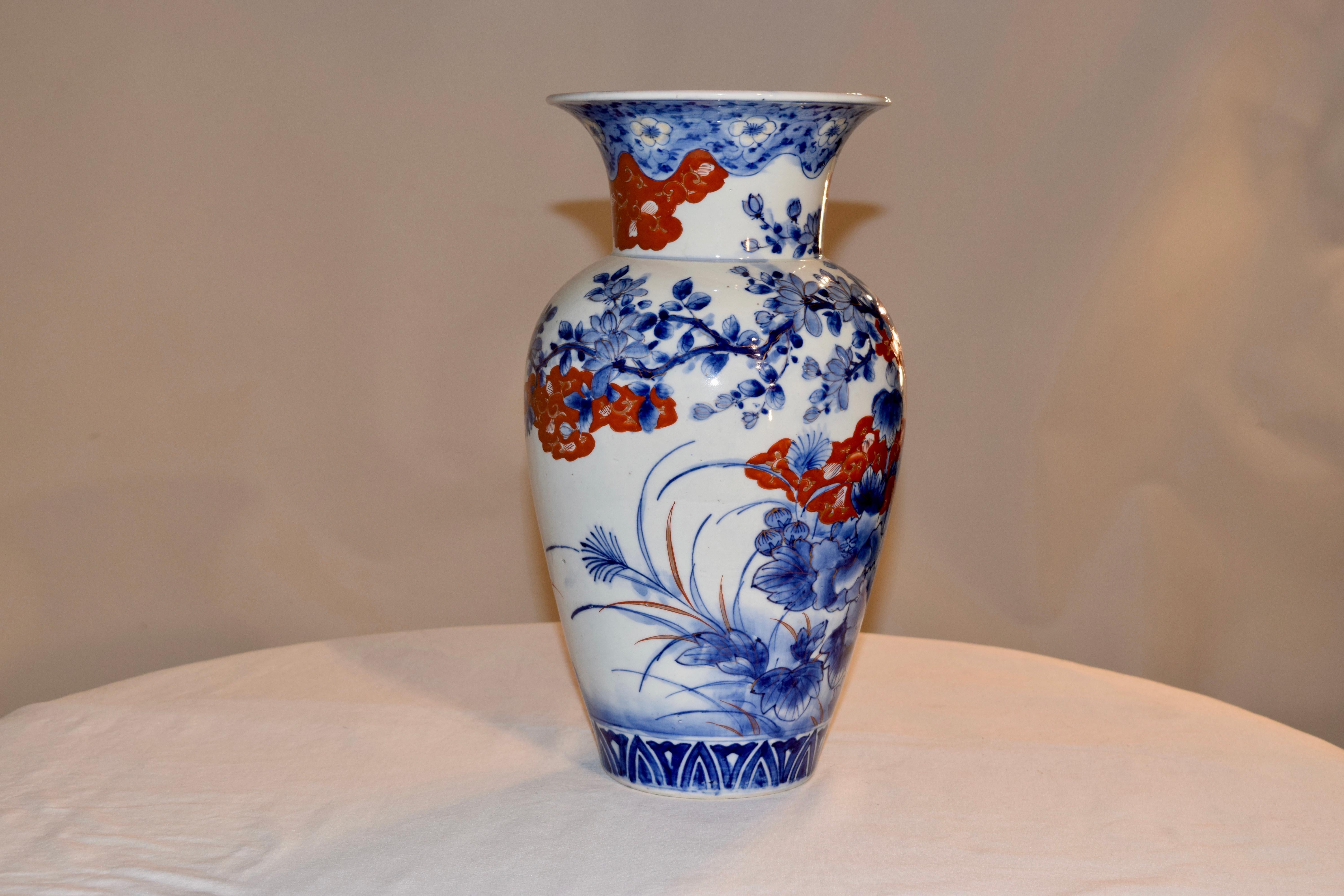 19th century Chinese export vase from England with a lovely shape and extraordinary pattern hand painted in rich hues of blue and red.