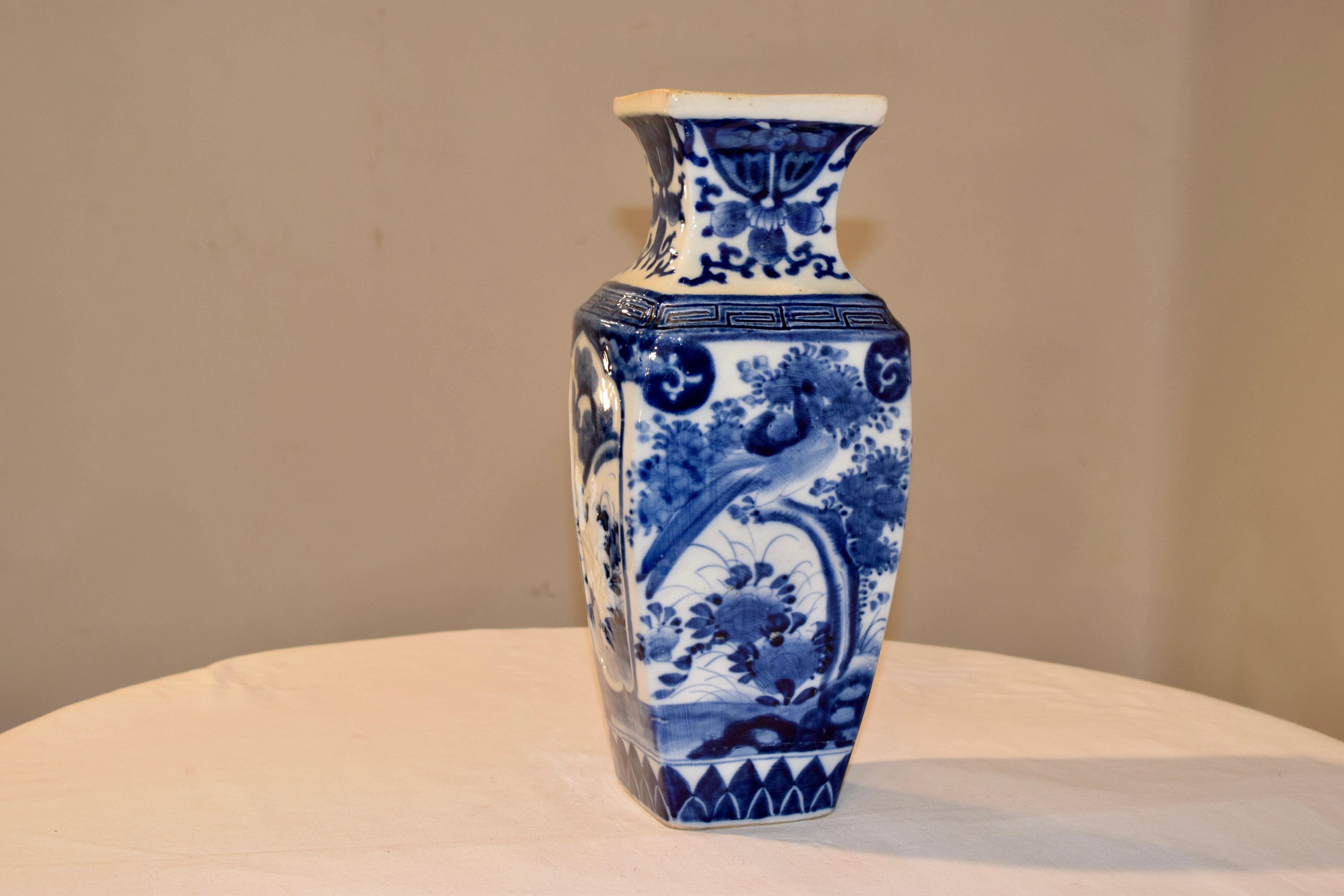 Hand-Painted 19th Century Chinese Export Vase with Birds