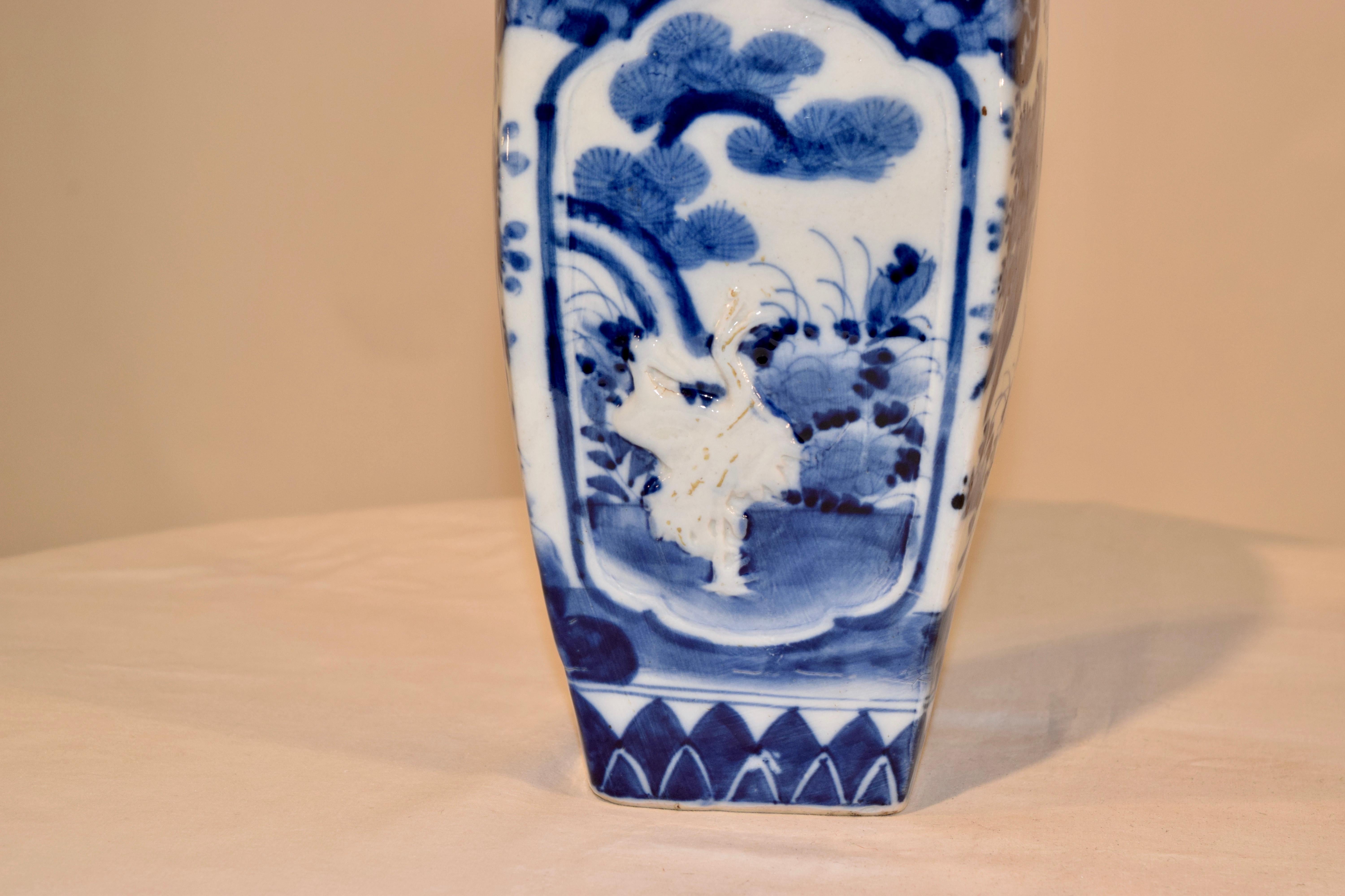 19th Century Chinese Export Vase with Birds 1