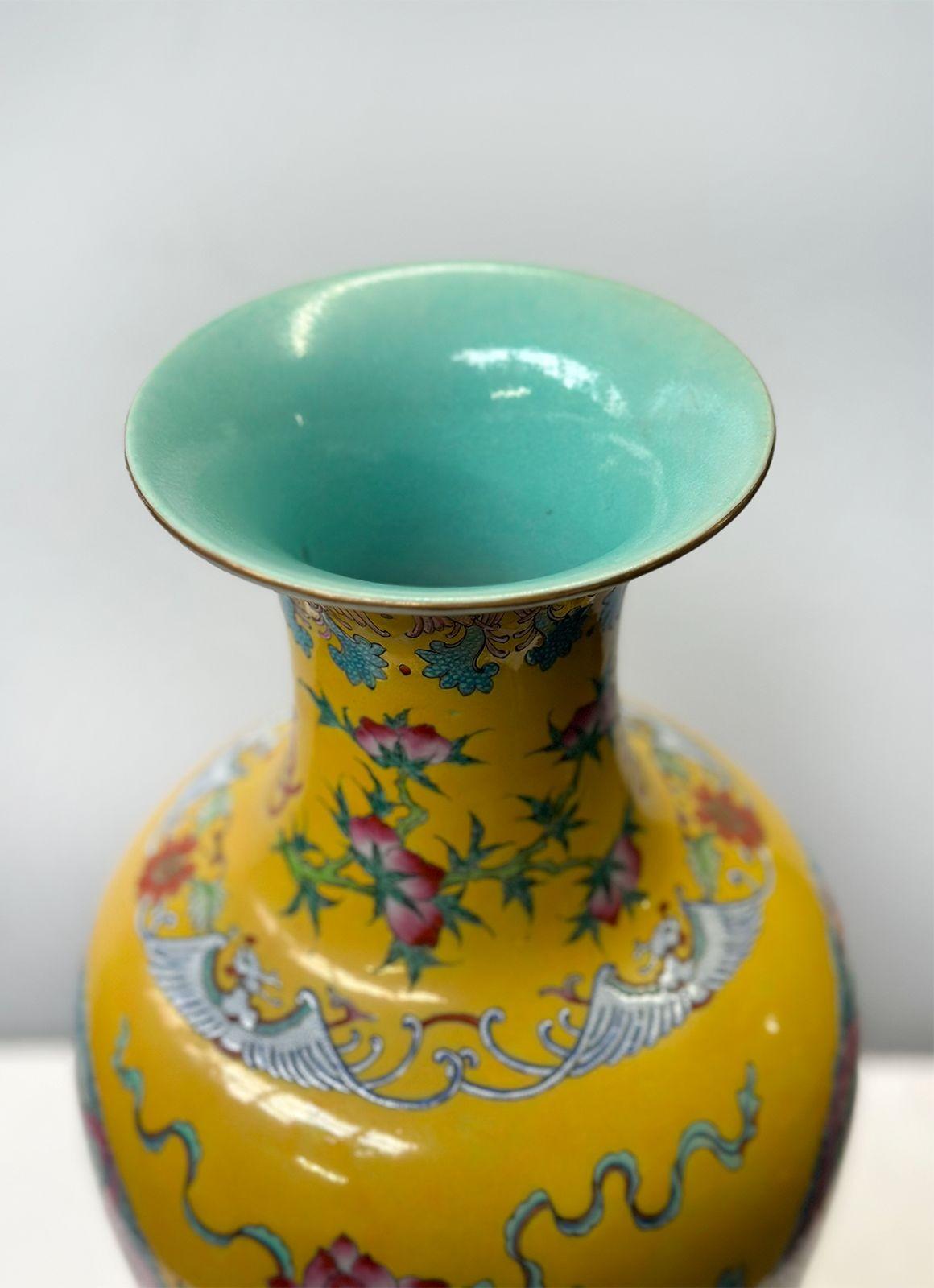 19th Century Chinese Famille Jaune Porcelain Vase For Sale 1