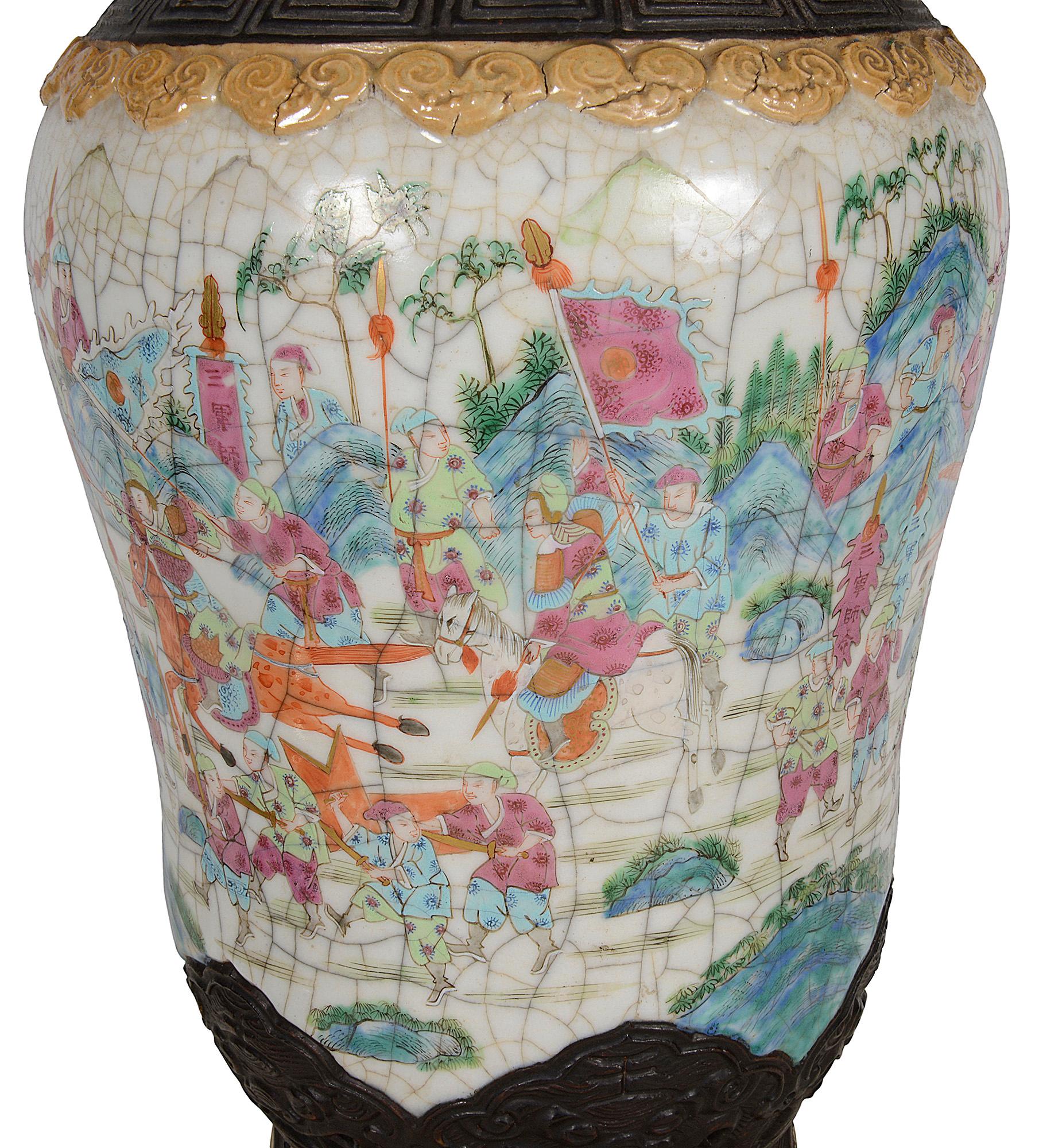 Chinesische Famille-Rose-Krakelware-Vase / Lampe, 19. Jahrhundert im Angebot 1