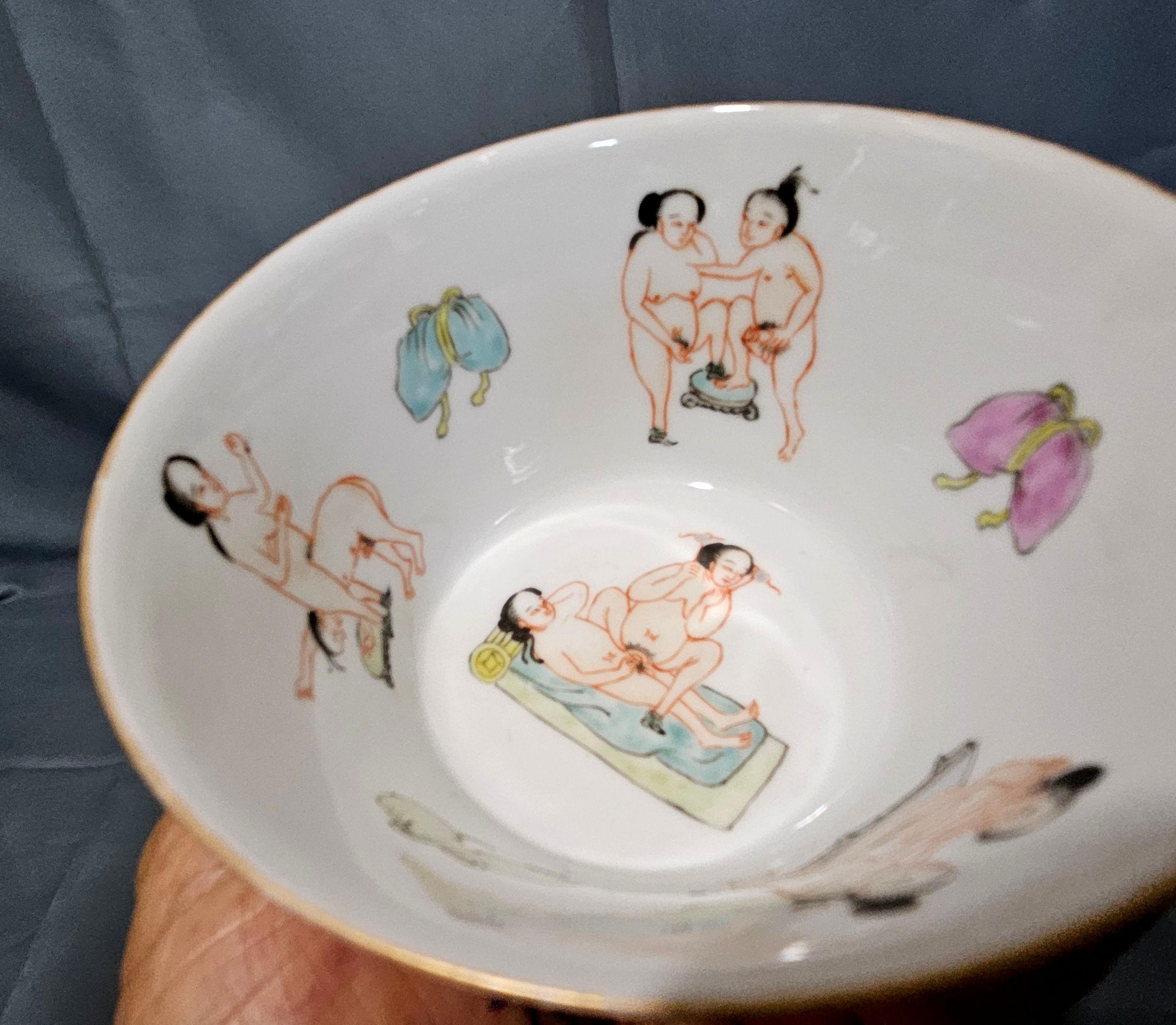 19. Jahrhundert Chinesische Famille Rose Erotische Nistschalen (10), signiert und markiert im Angebot 11