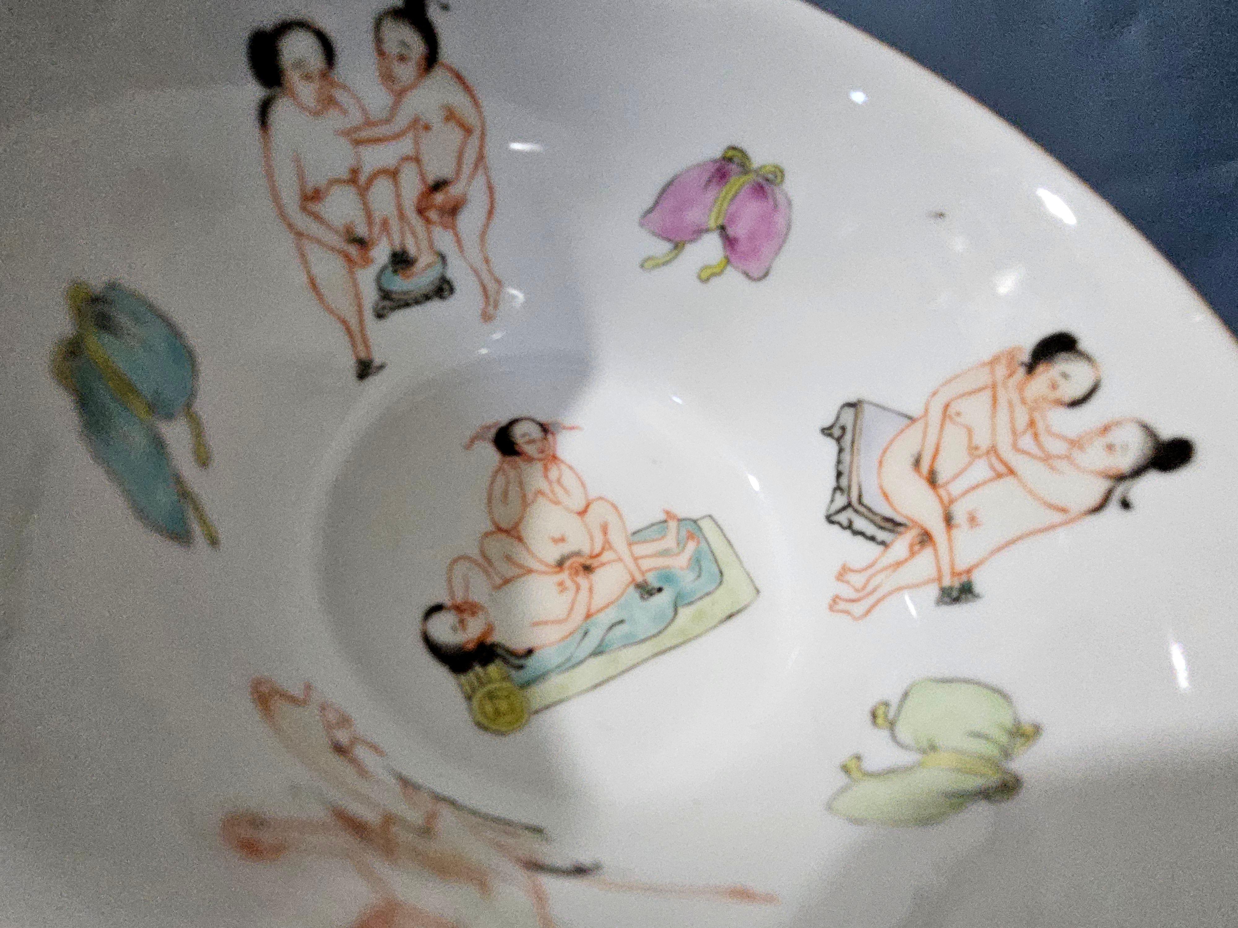 19. Jahrhundert Chinesische Famille Rose Erotische Nistschalen (10), signiert und markiert im Angebot 12