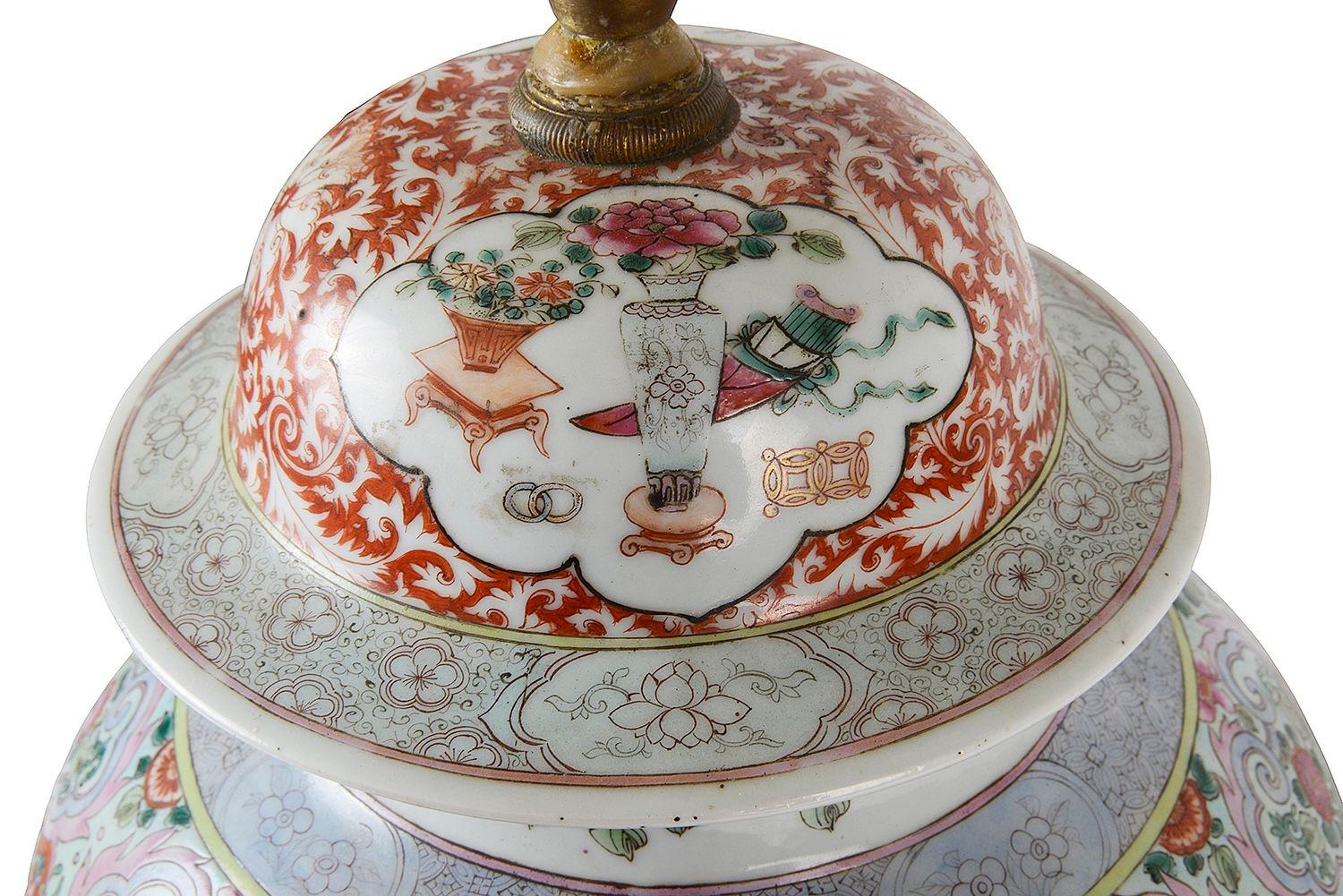 Lámpara china Famille Rose del siglo XIX. Pintado a mano en venta
