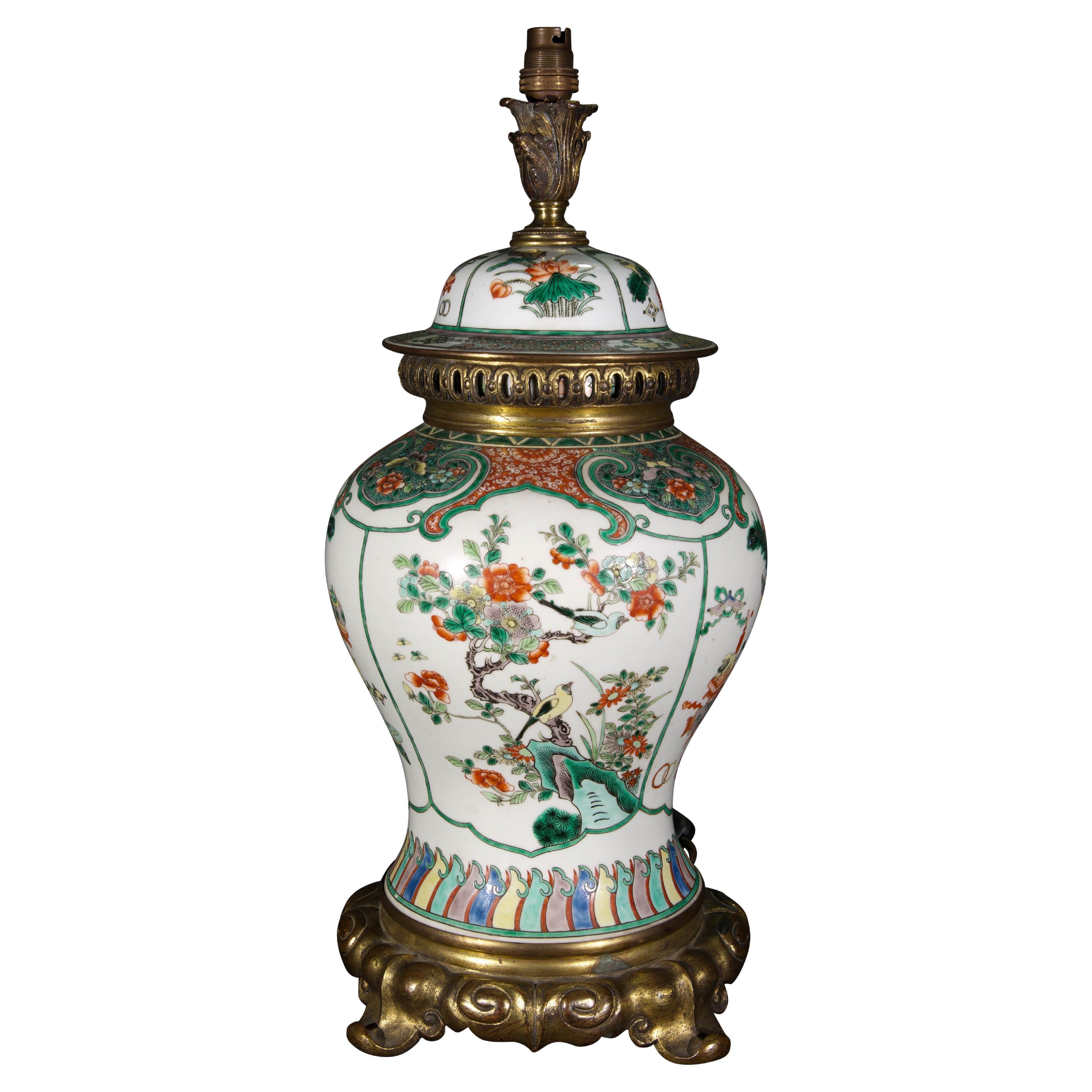 Lampe de bureau chinoise d'antiquités du XIXe siècle en porcelaine à balustre Famille Verte