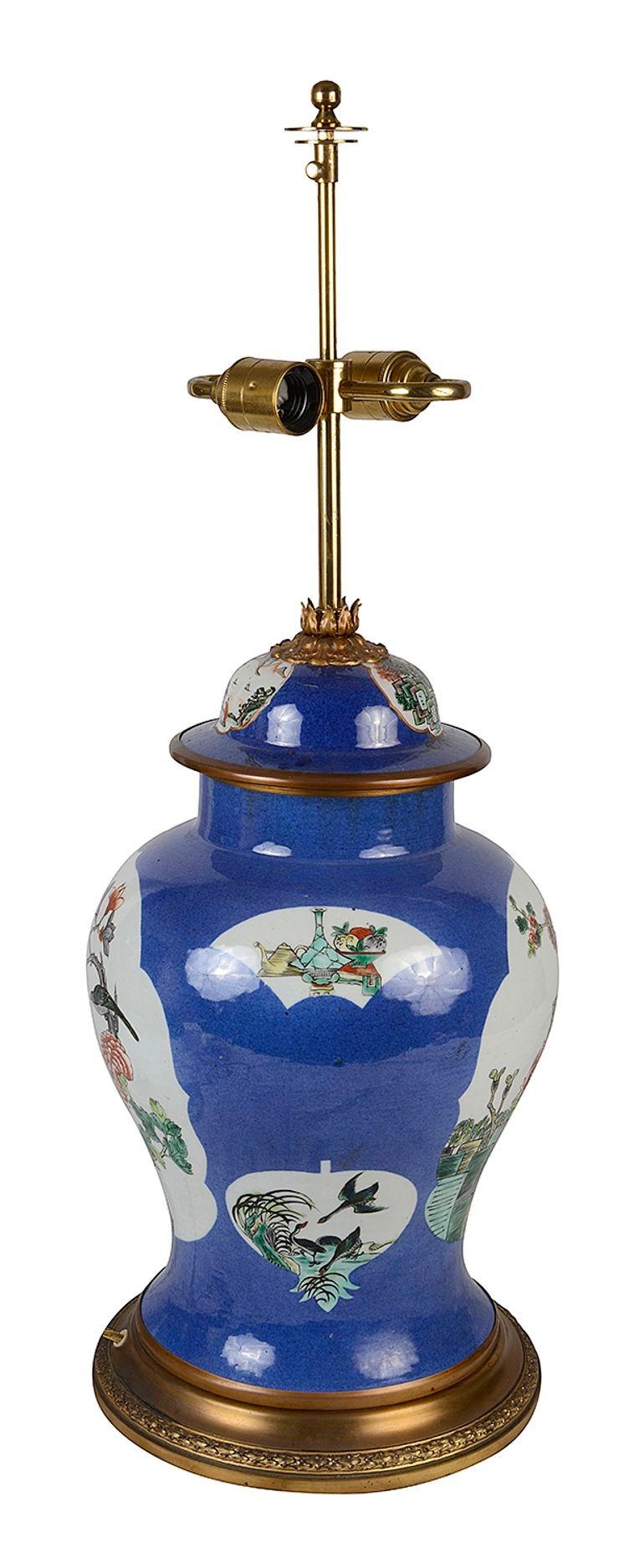 Vase / lampe chinoise du 19ème siècle en porcelaine Famille Verte Bon état - En vente à Brighton, Sussex