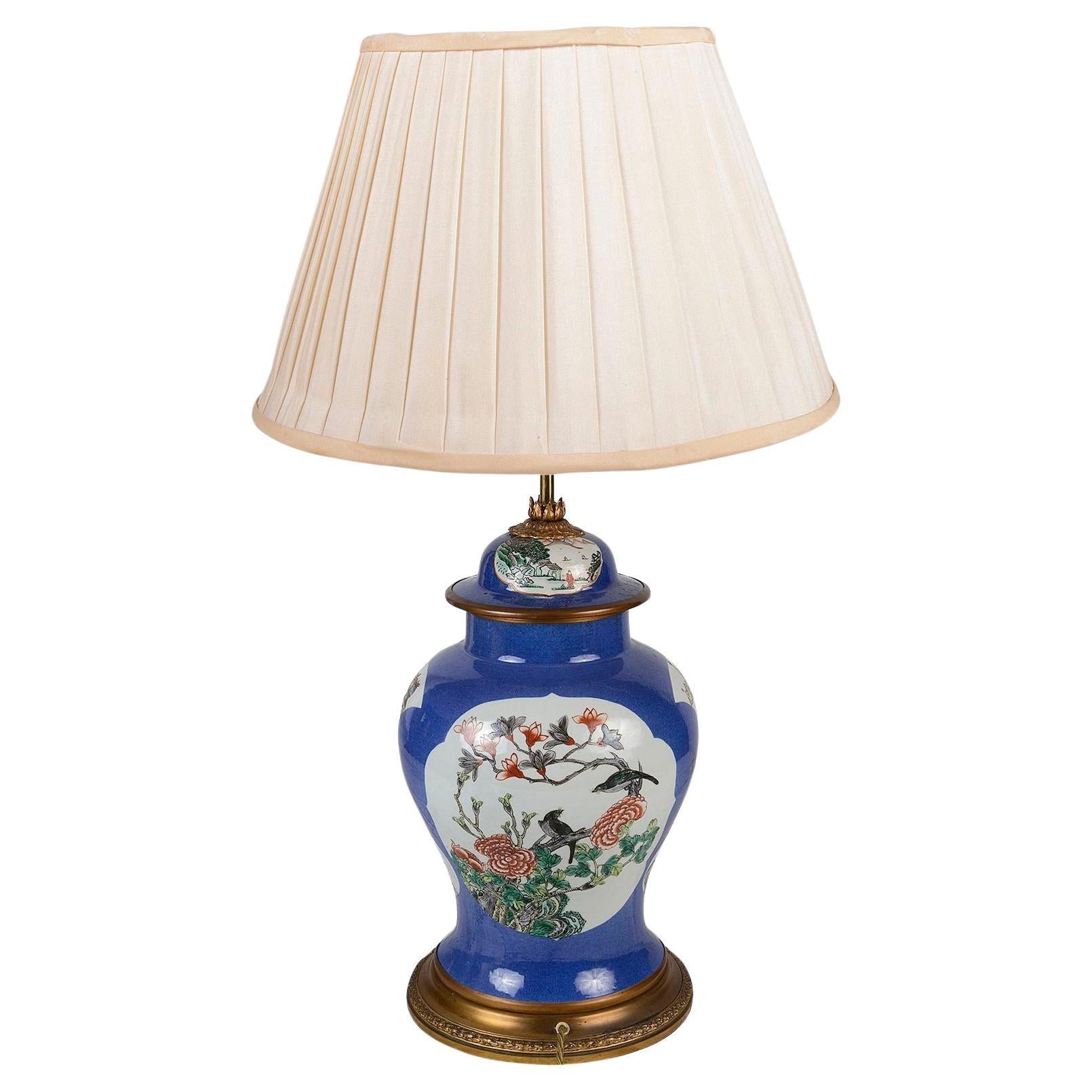 Vase / lampe chinoise du 19ème siècle en porcelaine Famille Verte en vente