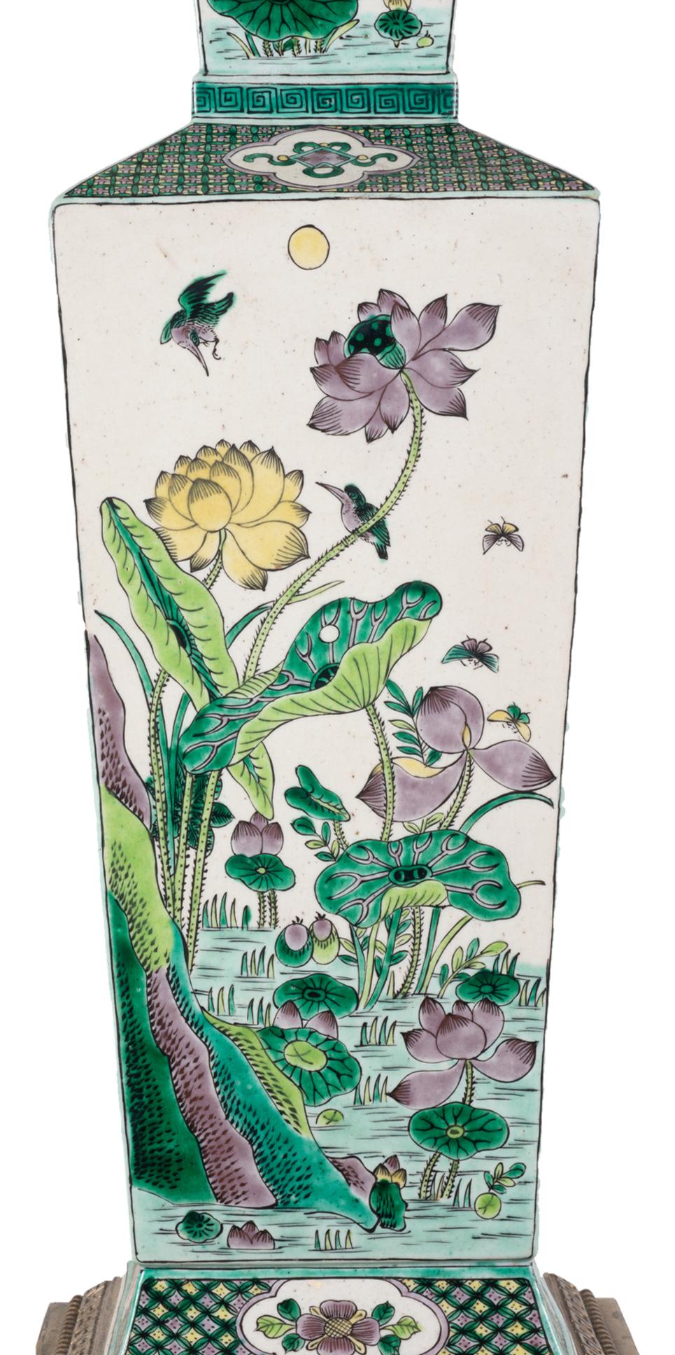 Vase / lampe de la famille verte chinoise du 19e siècle Bon état - En vente à Brighton, Sussex