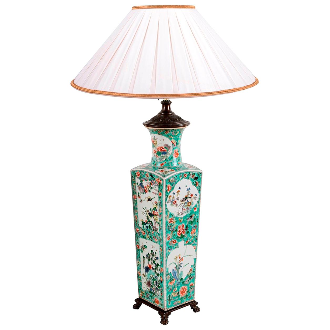 Vase ou lampe chinoise du XIXe siècle en forme de famille verte