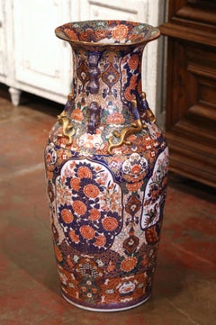 19th Century Chinese Family Rose Painted Porcelain Urn with Foo Dogs and Lizards
