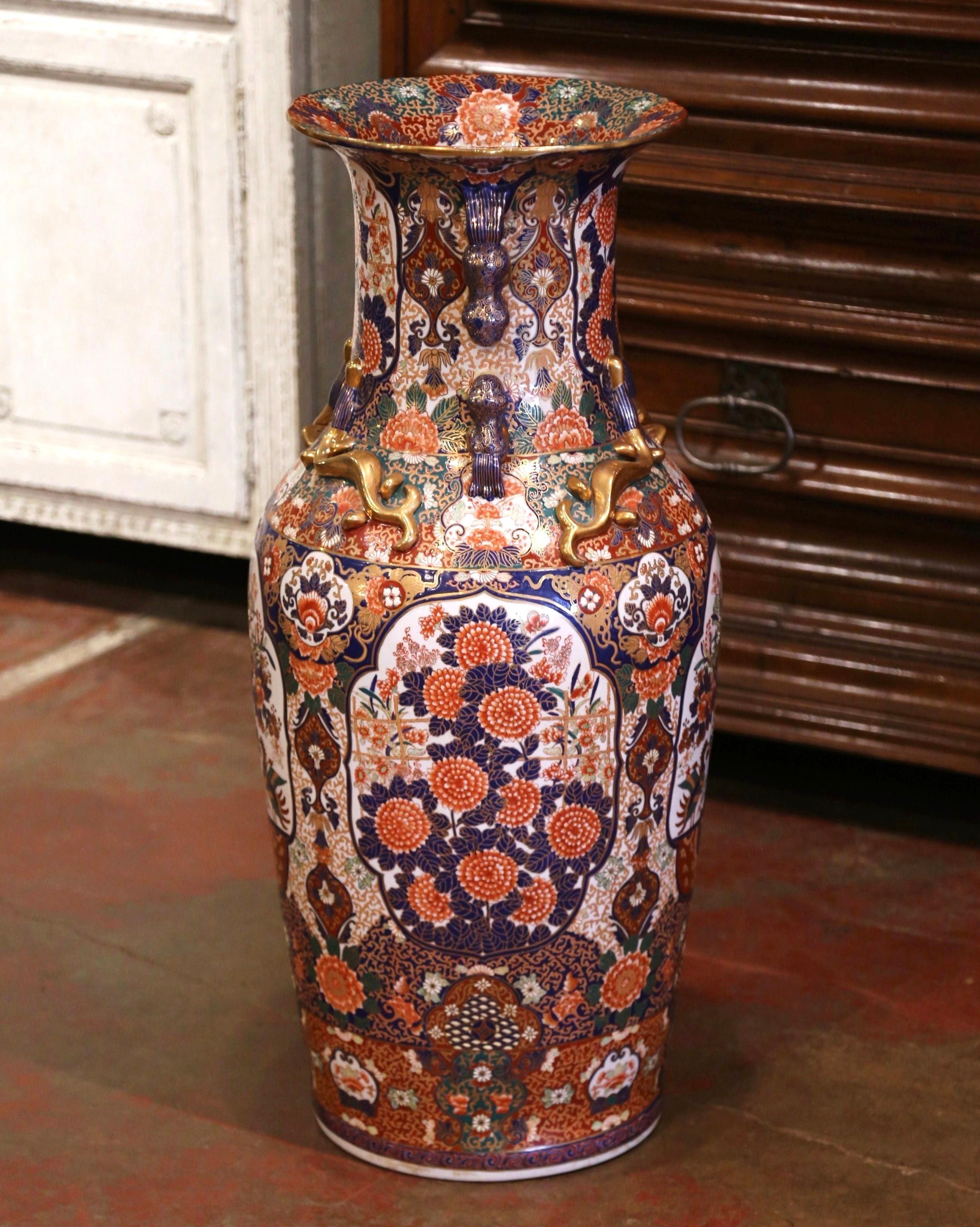 Chinese Export 19th Century Chinese Family Rose Painted Porcelain Urn with Foo Dogs and Lizards