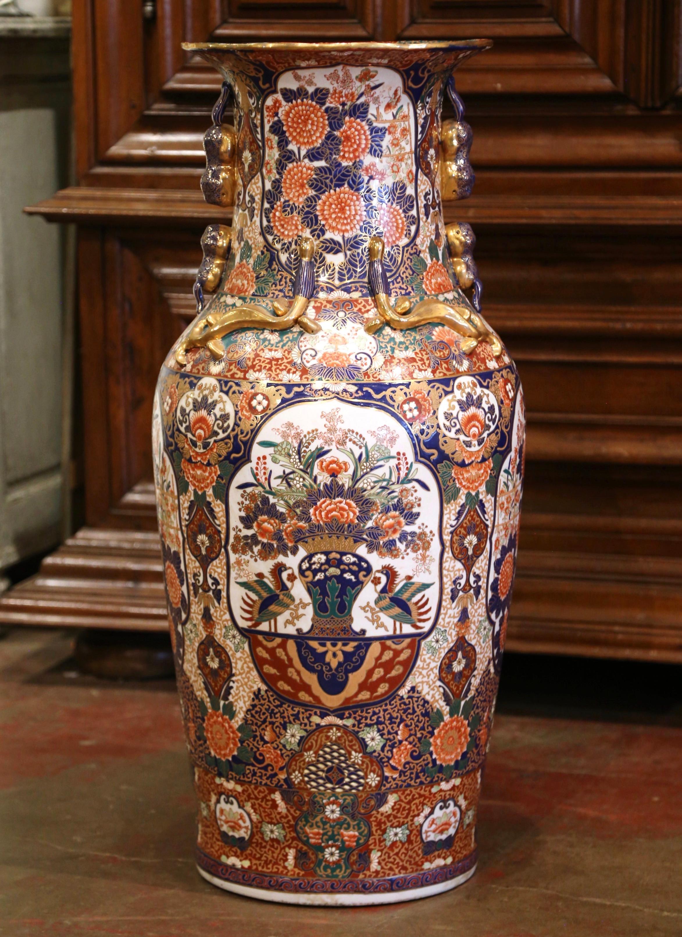 19th Century Chinese Family Rose Painted Porcelain Urn with Foo Dogs and Lizards 1