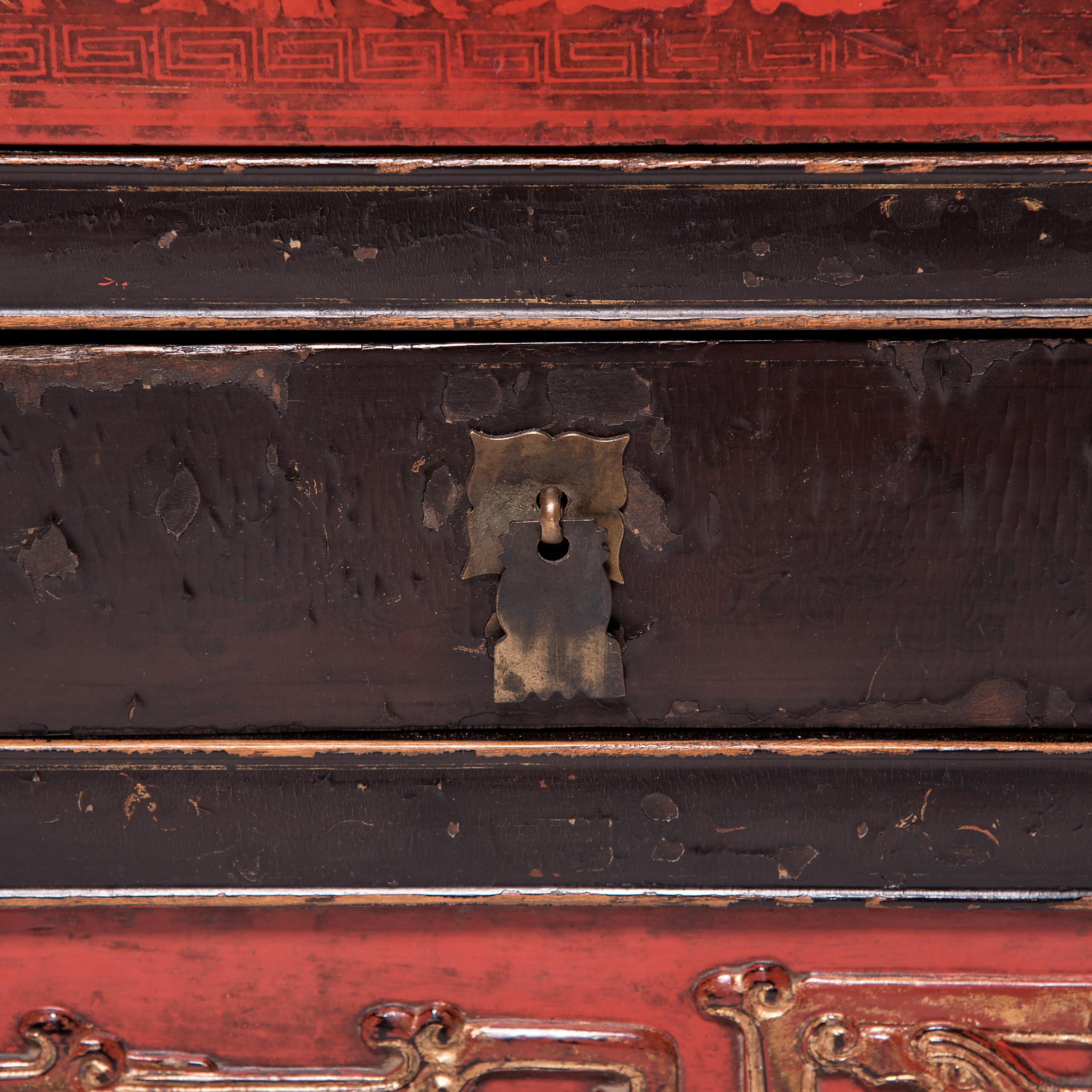 Finely Lacquered Chinese Chest, c. 1850 For Sale 4