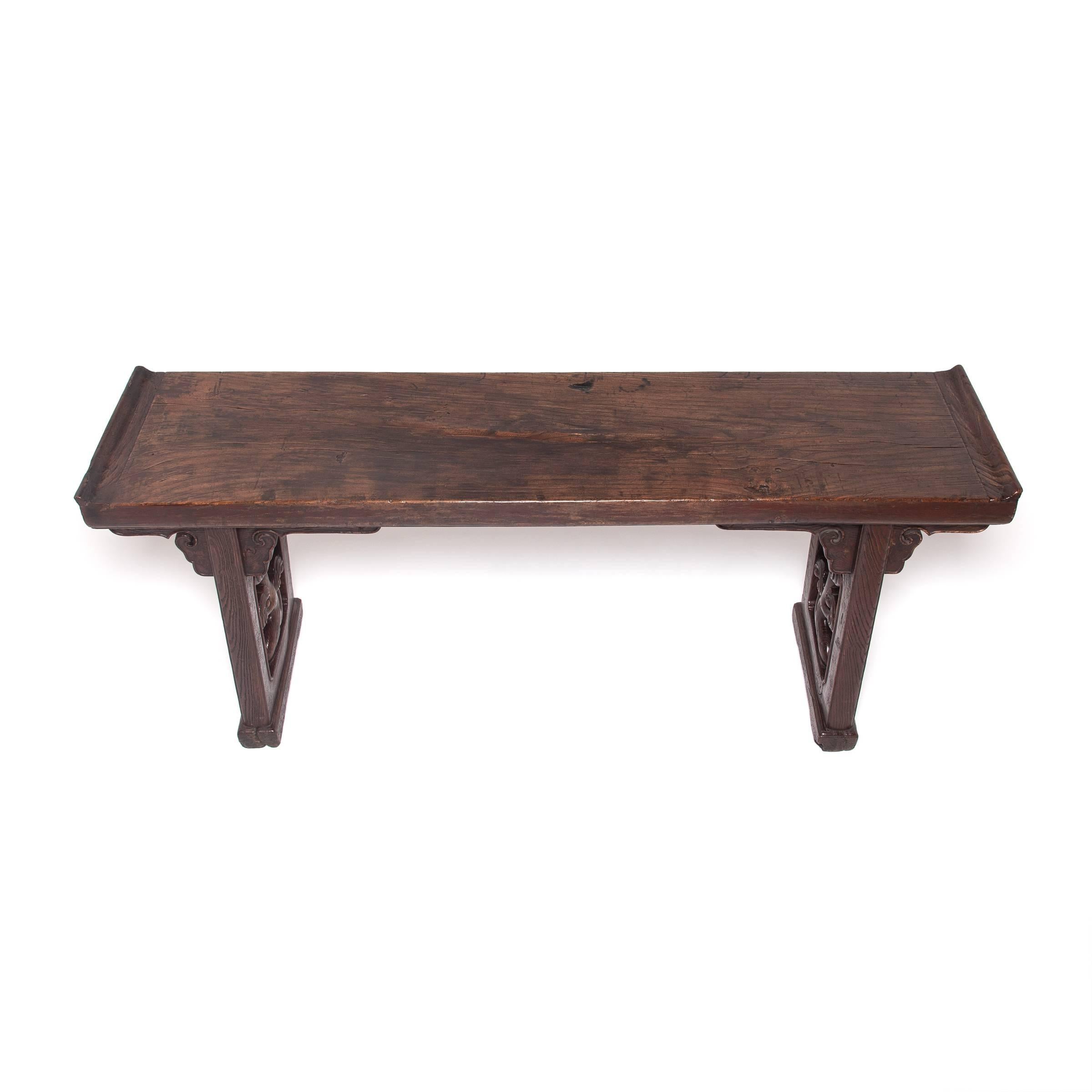19th Century Chinese Flanked Plank Top Ruyi Altar Table In Good Condition In Chicago, IL