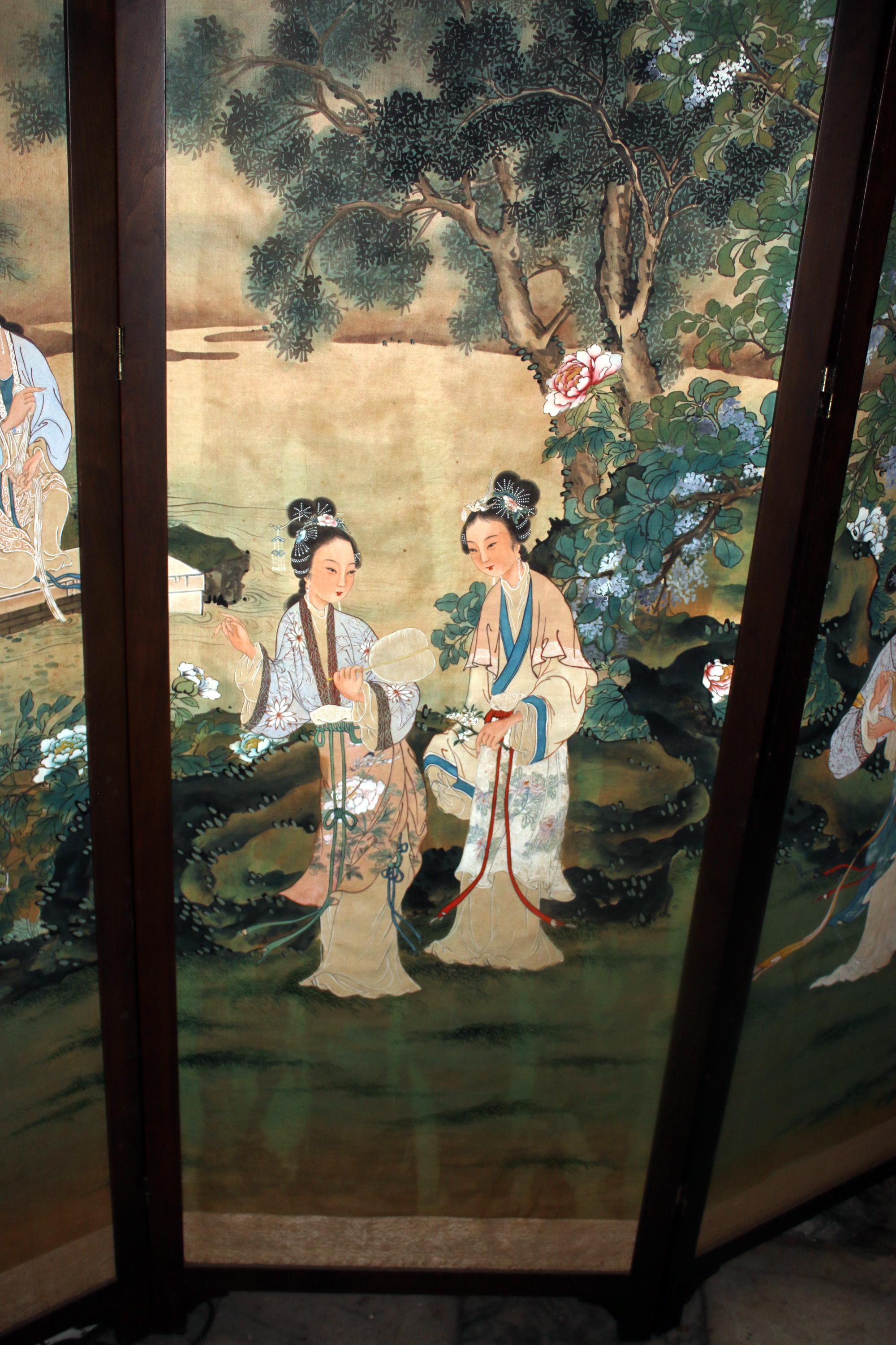 Chinesischer vierteiliger Raumteiler aus Teakholzrahmen aus dem 19. Jahrhundert (Seide) im Angebot