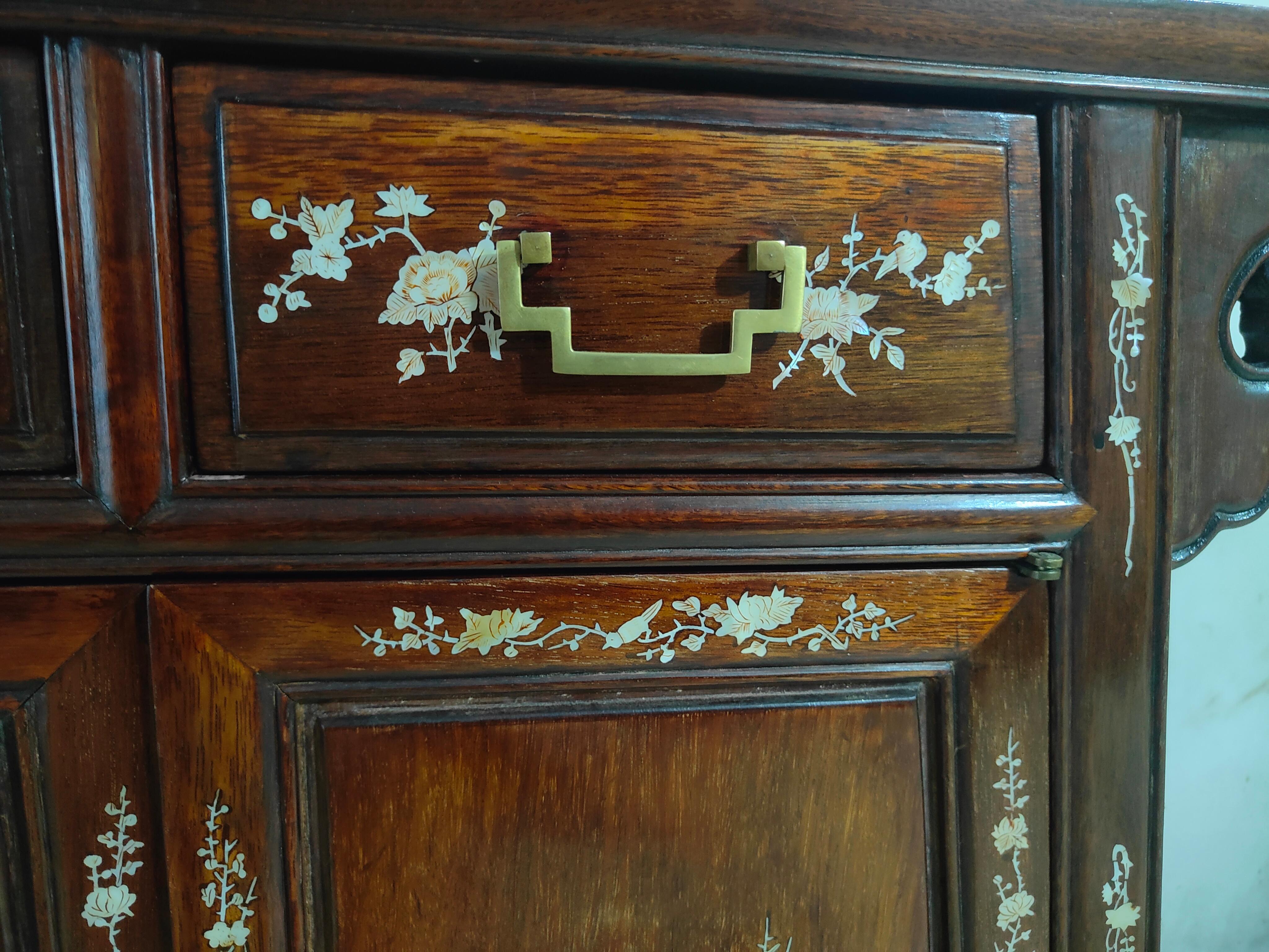Hardwood 19th Century Chinese Furniture BUFFET For Sale