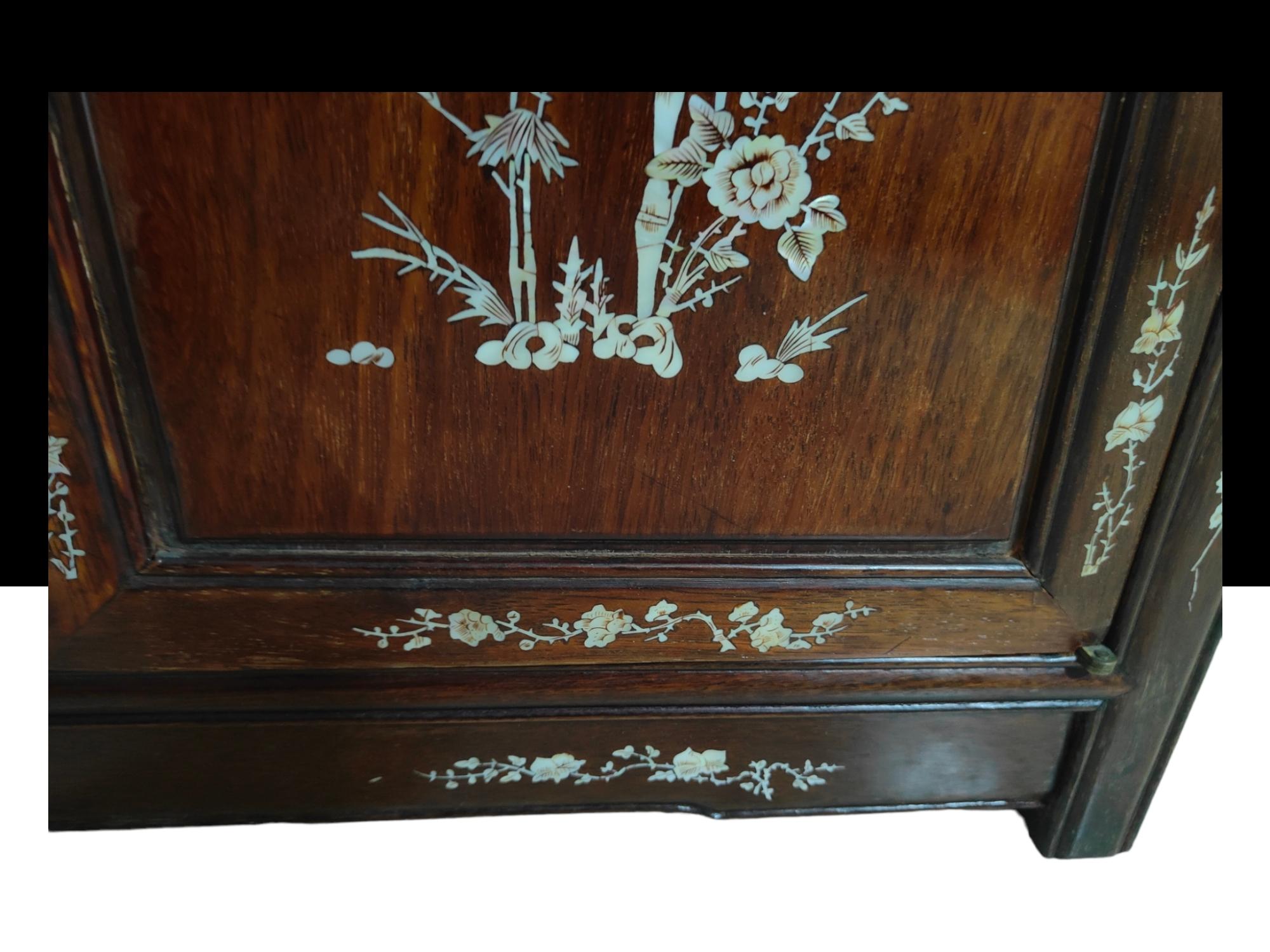 Chinesische Möbel des 19. Jahrhunderts BUFFET (Spätes 19. Jahrhundert) im Angebot