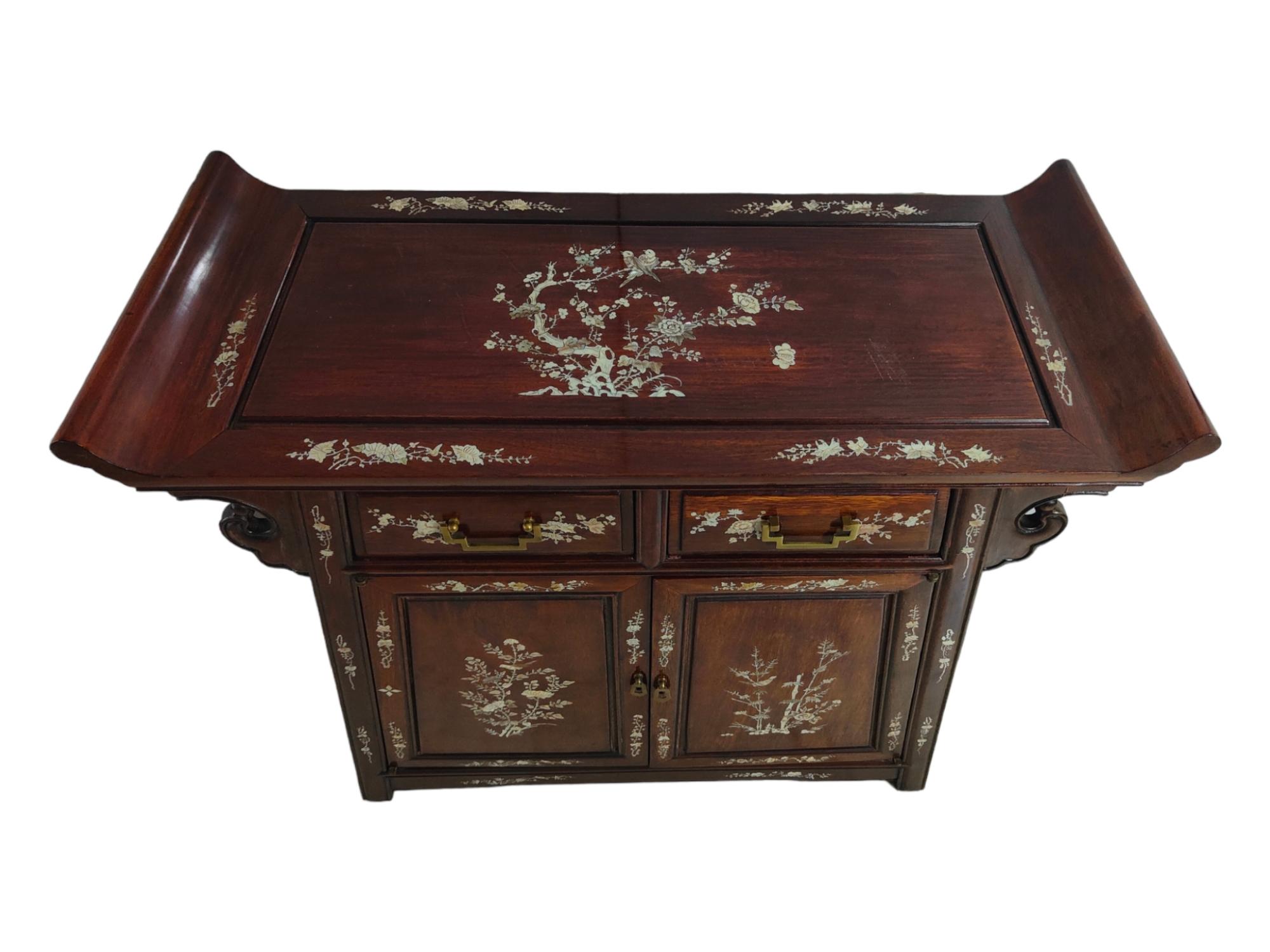 Chinesische Möbel des 19. Jahrhunderts BUFFET (Hartholz) im Angebot