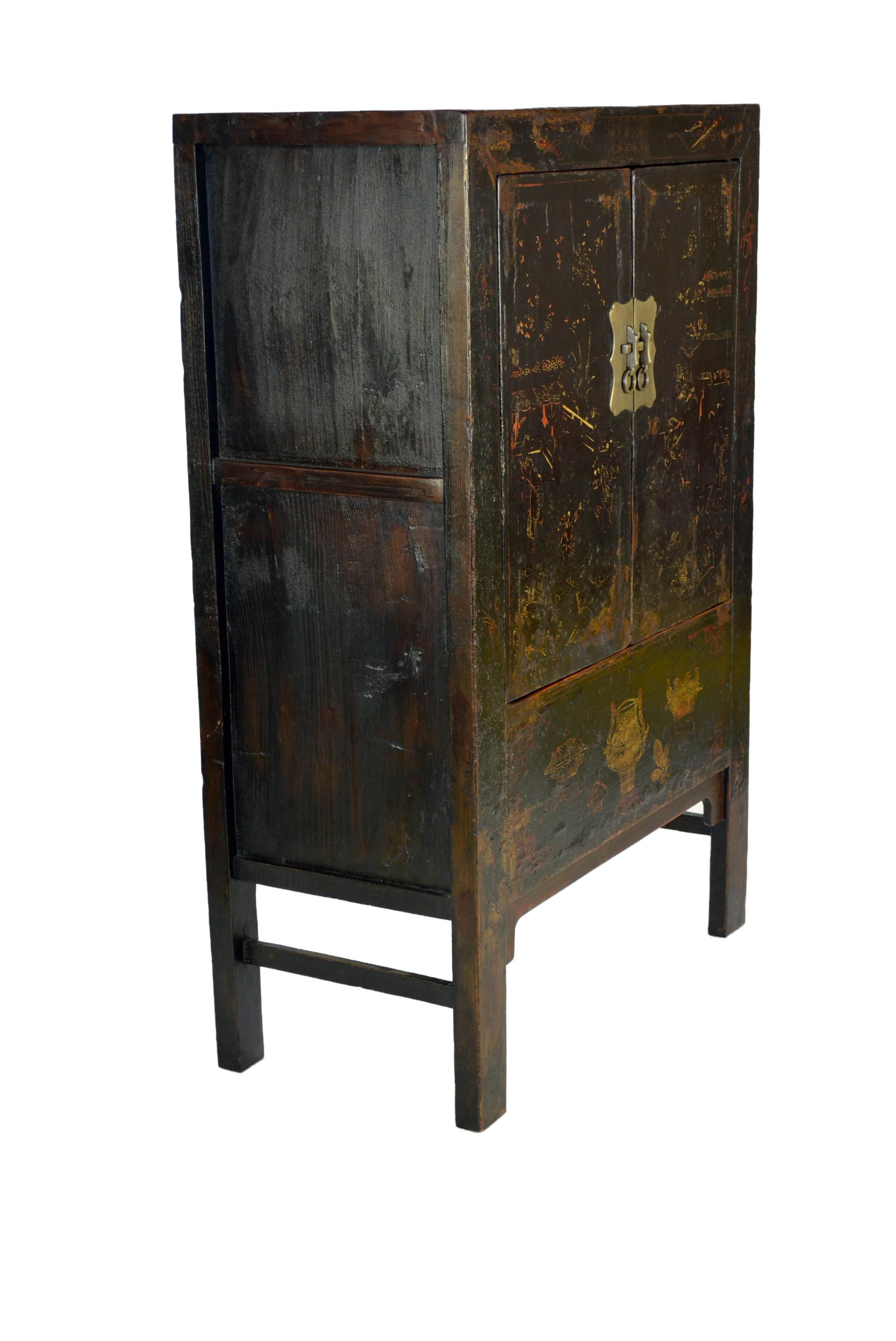 19th Century Chinese Gilt and Black Lacquer Cabinet In Good Condition In Chicago, IL