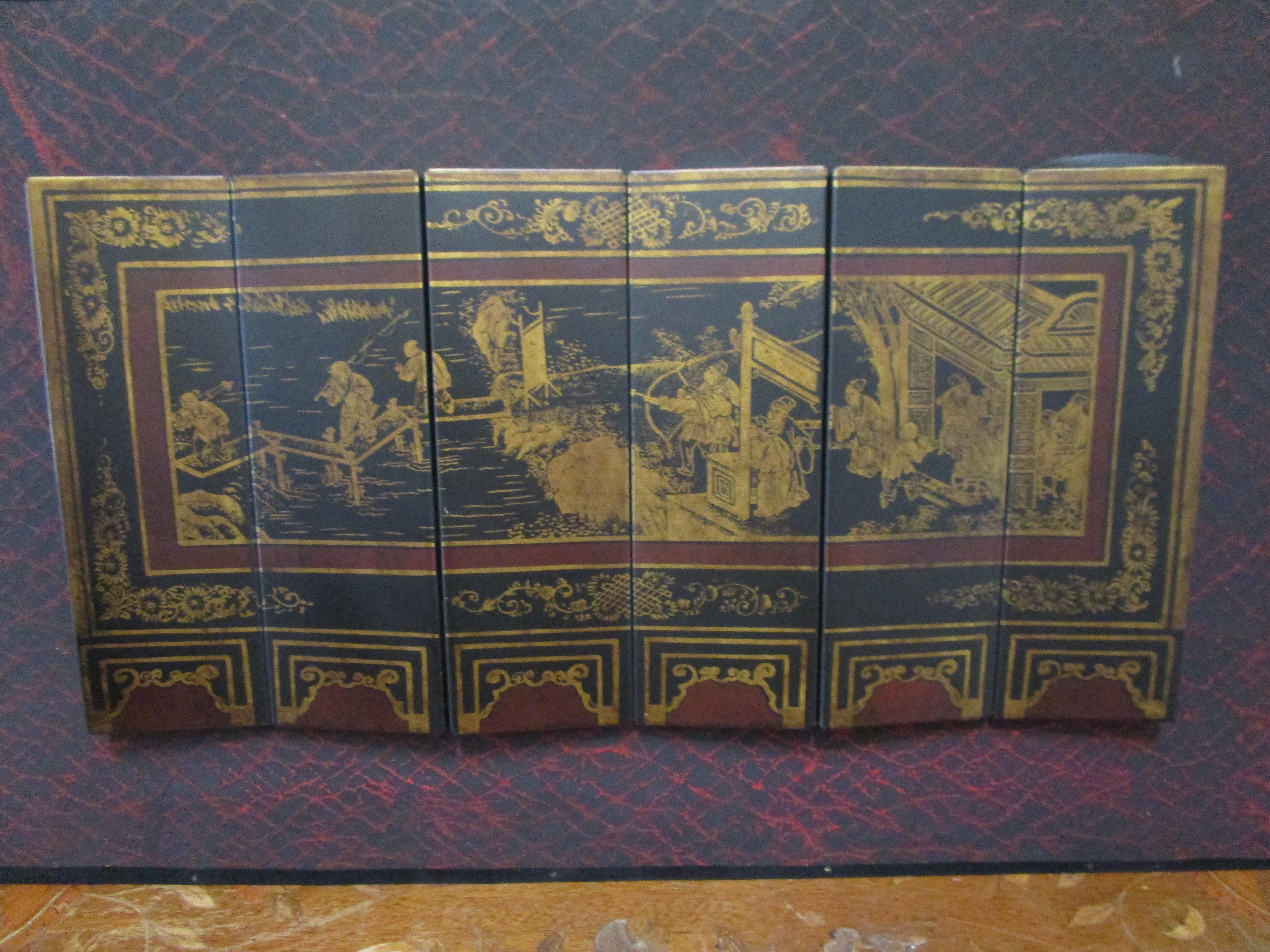 XIXe siècle Paravent chinois du 19ème siècle peint à l'encre dorée en vente