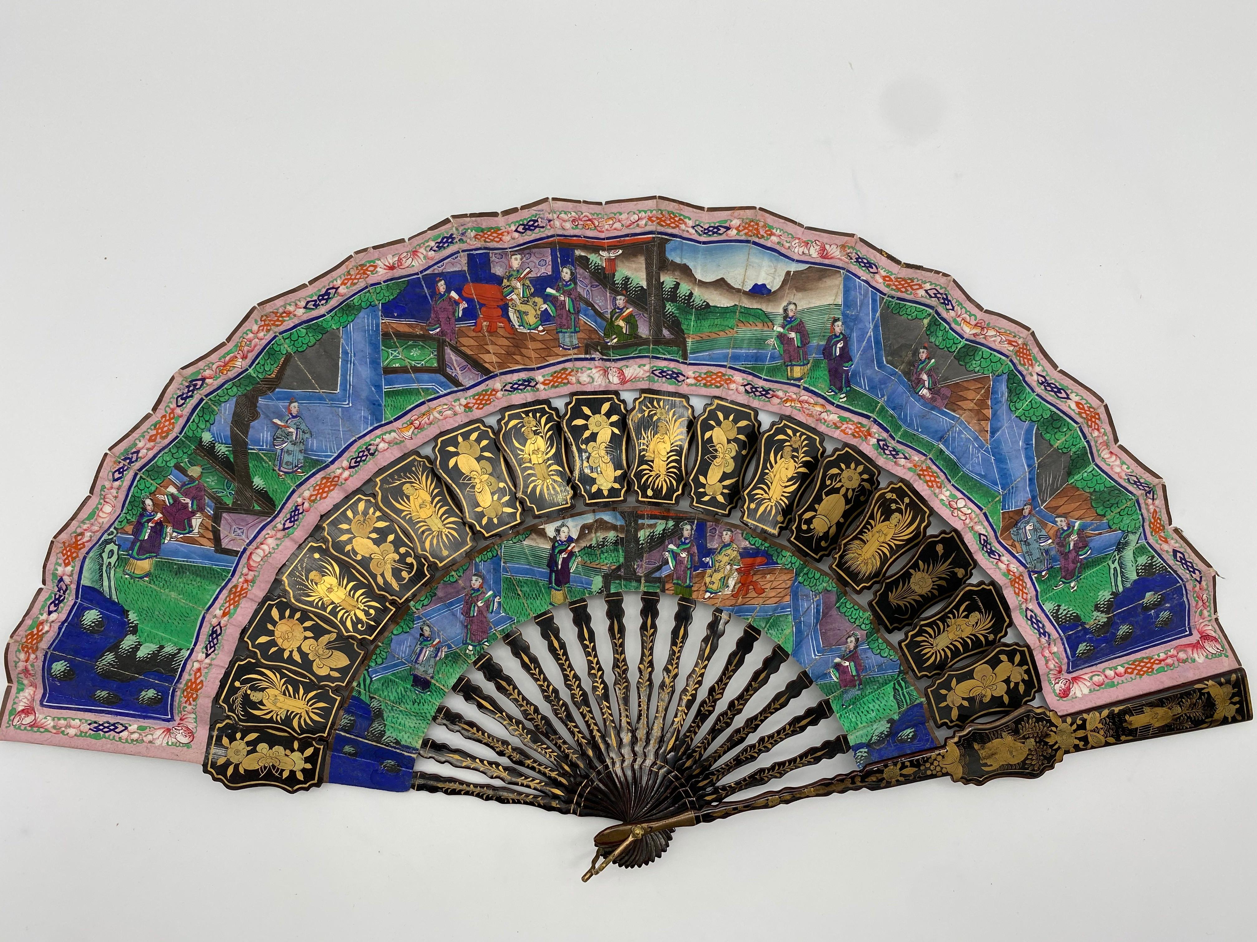 Chinesischer vergoldeter Lackfächer des 19. Jahrhunderts mit Perlmutt-Gesichtern und Lackkasten (Qing-Dynastie) im Angebot