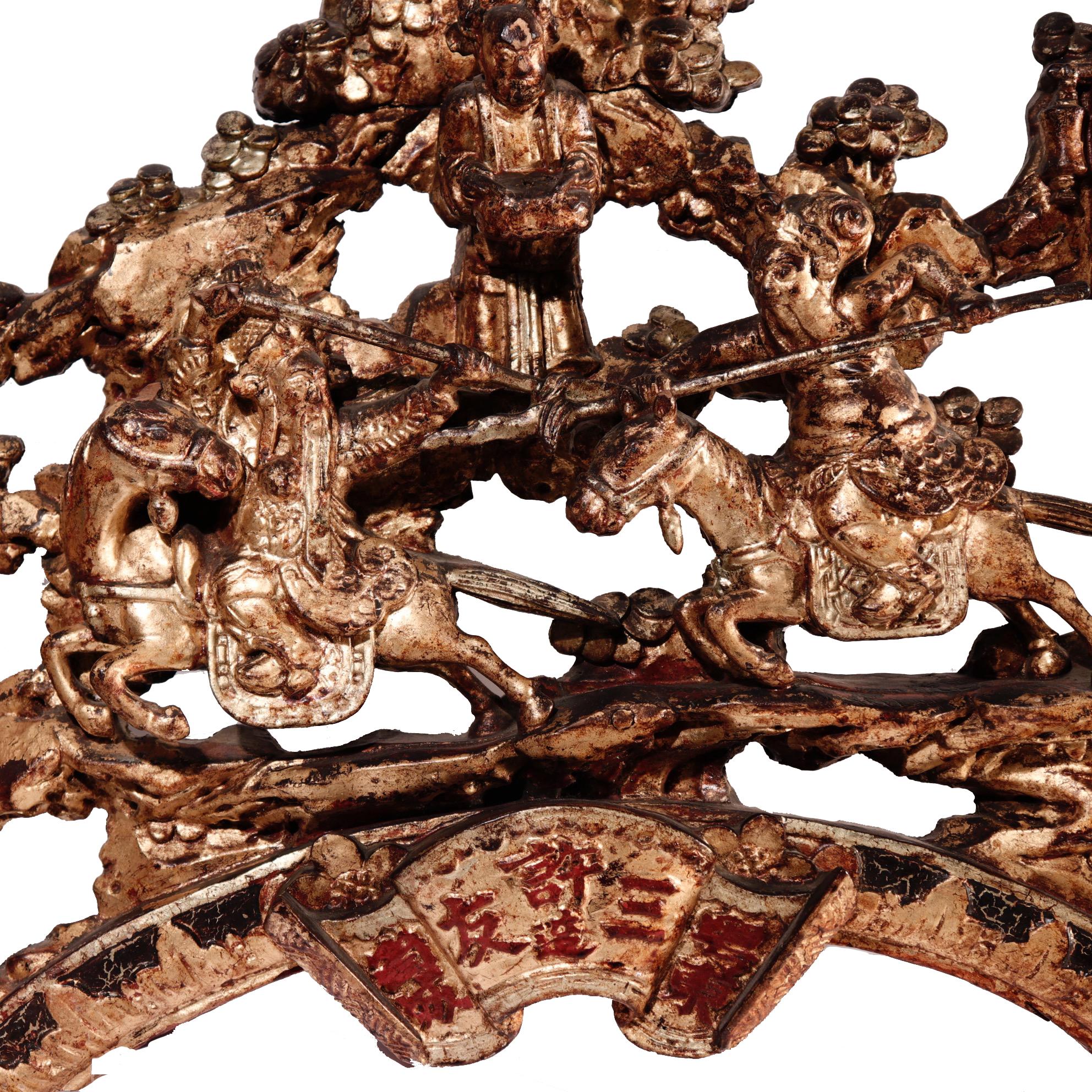 19th Century Chinese Giltwood Doorway Carving In Good Condition For Sale In New York, NY