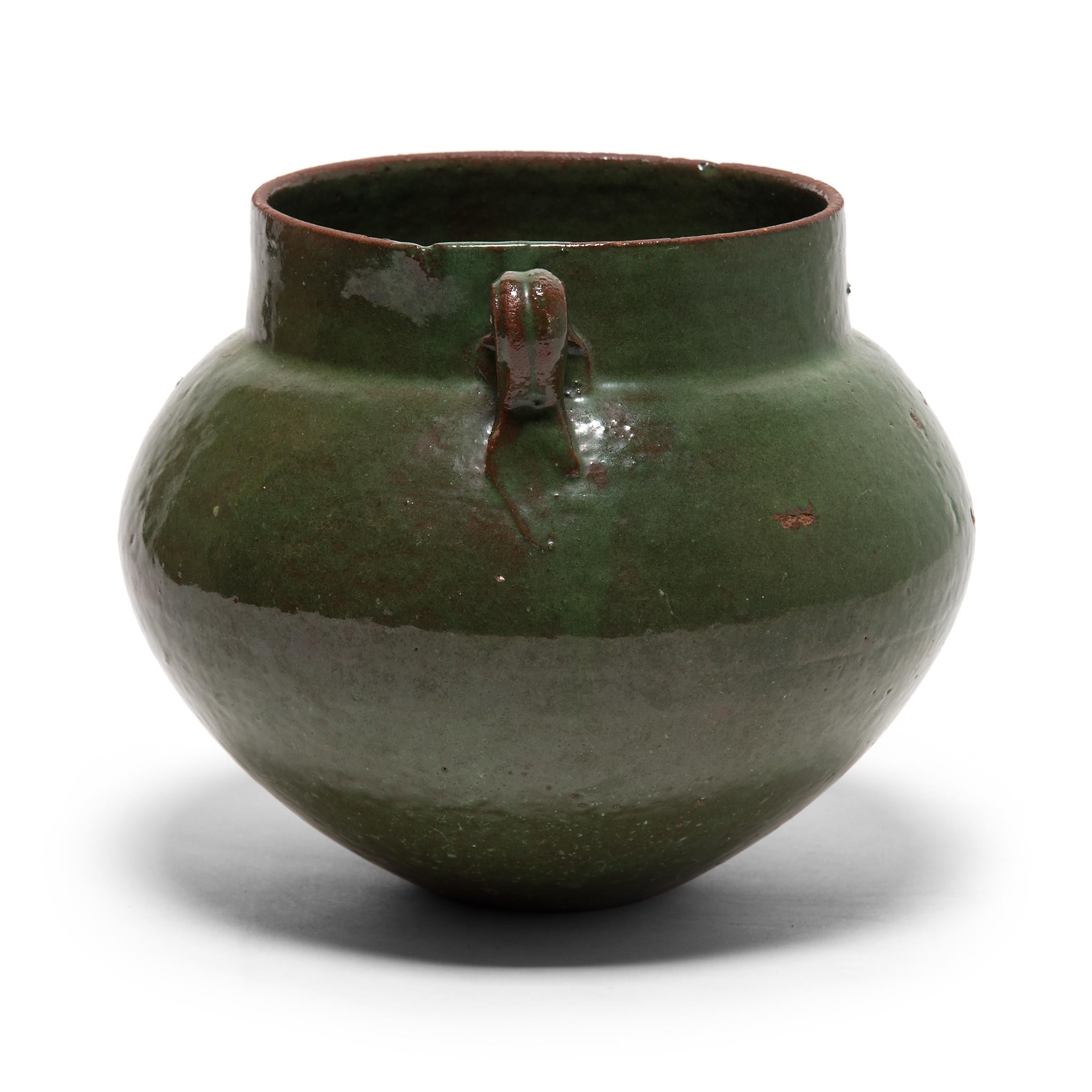 19th Century Chinese Green Glazed Jar In Good Condition In Chicago, IL