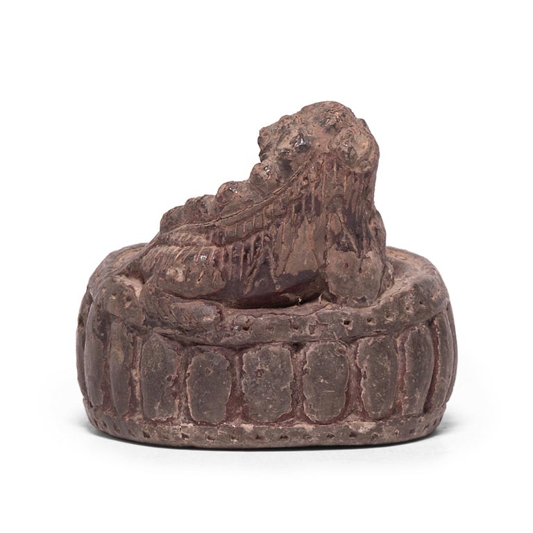 Hand-Carved 19th Century Chinese Guardian Fu Dog Ink Stone For Sale