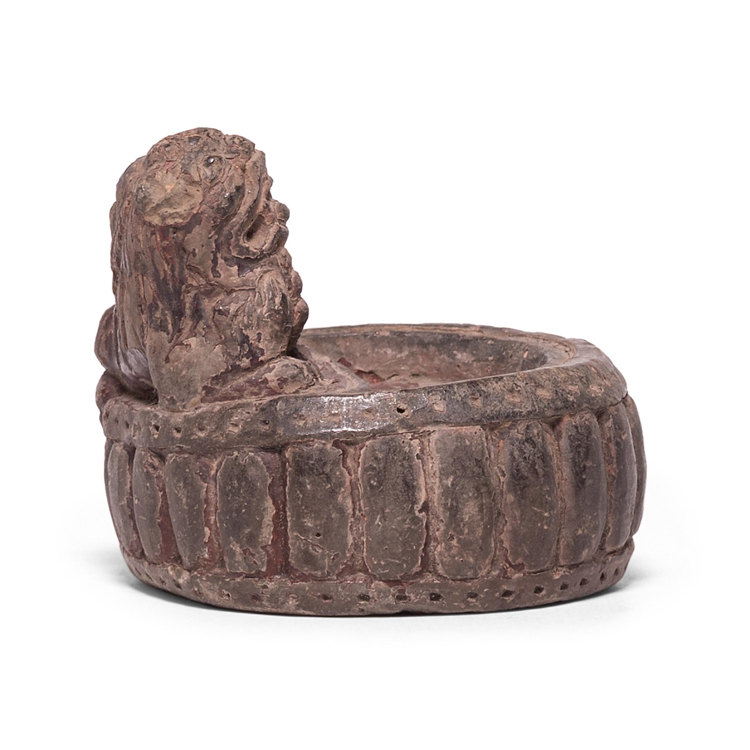 Chinese Guardian Fu Dog Ink Stone, c. 1800 In Good Condition For Sale In Chicago, IL