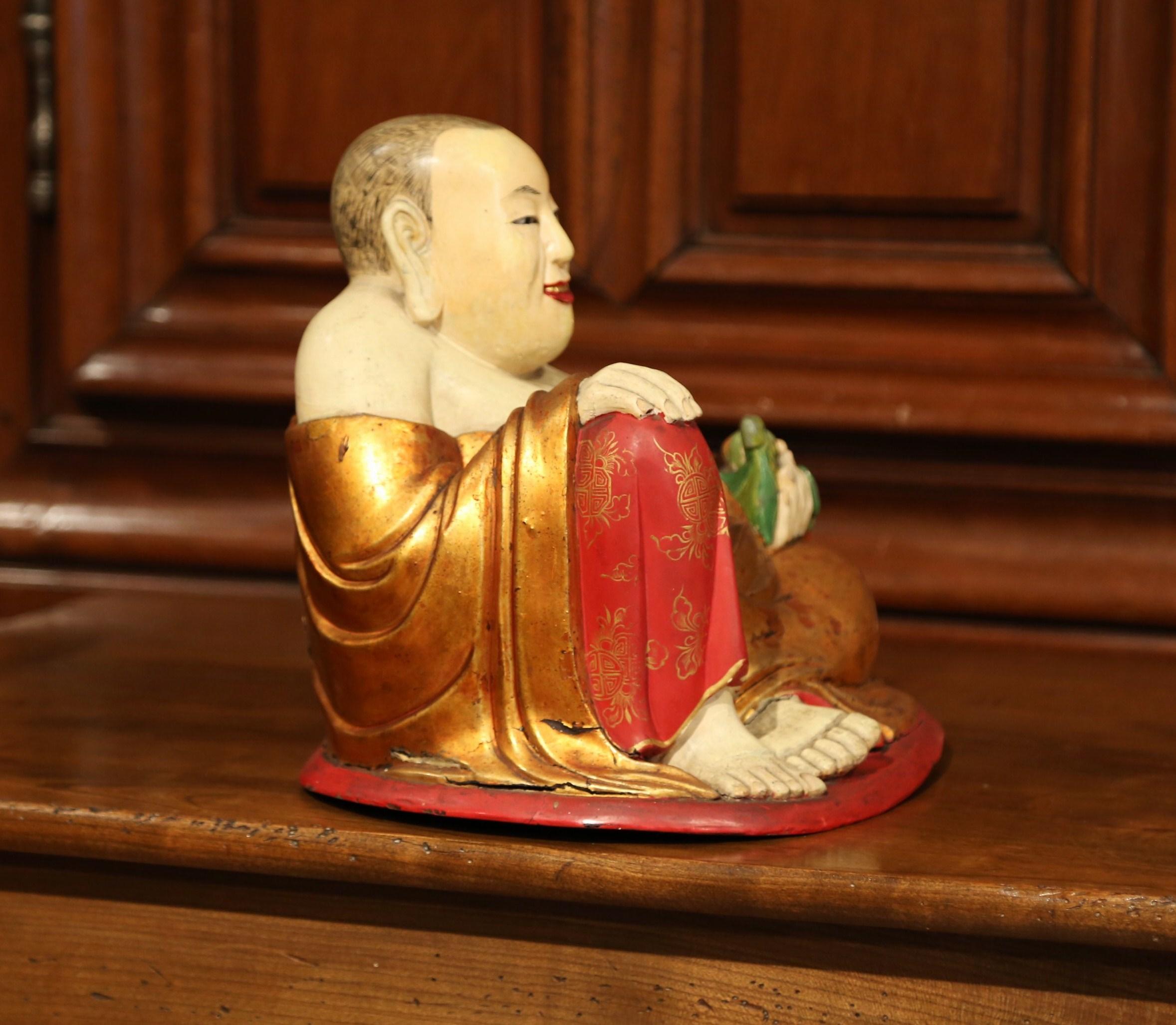 Chinesische handgeschnitzte, polychrom bemalte Skulptur „Lachender Buddha“ aus dem 19. Jahrhundert im Zustand „Hervorragend“ im Angebot in Dallas, TX