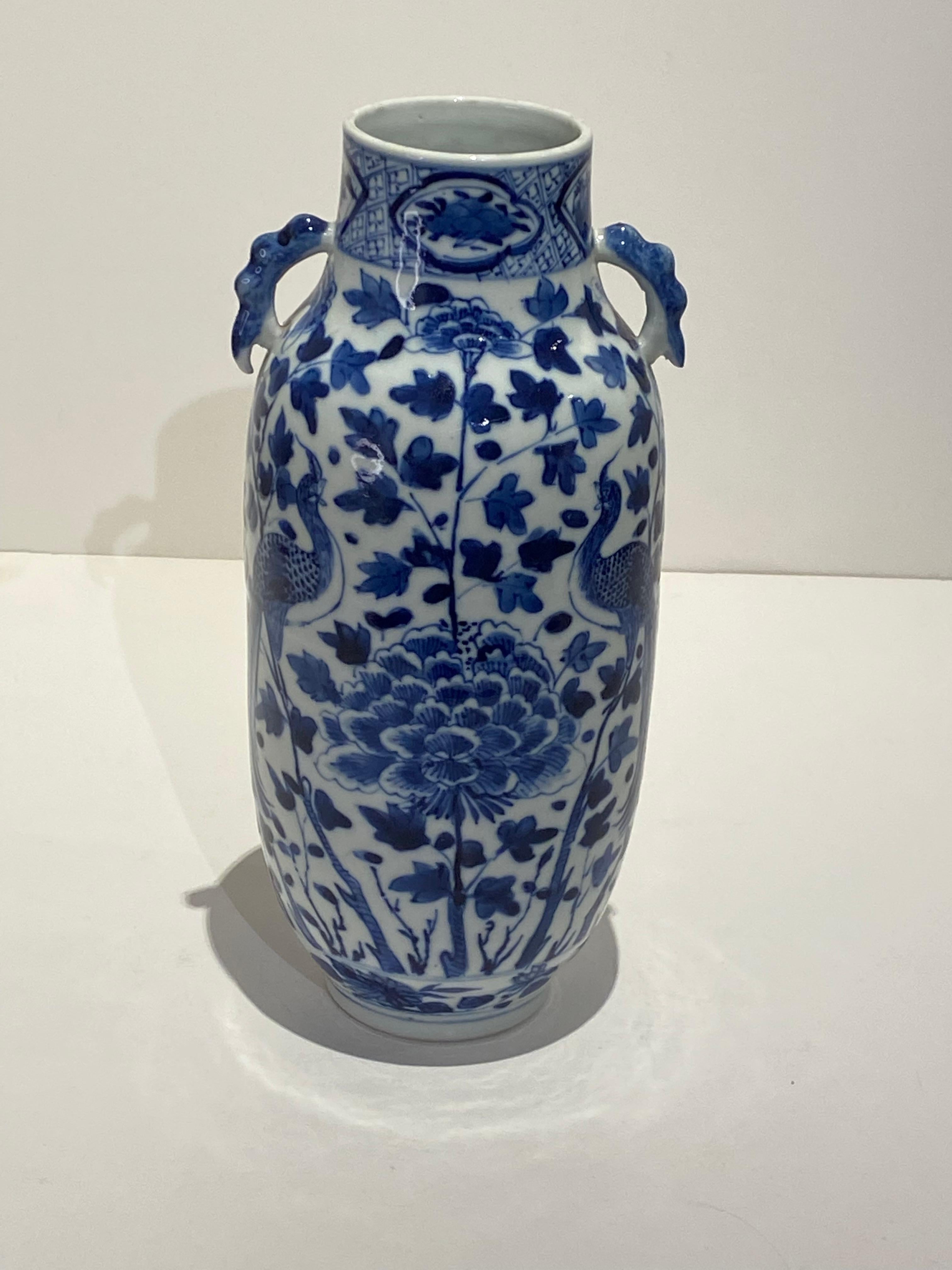 19th Century Chinese Hand Painted Blue & White Porcelain Vase For Sale 2
